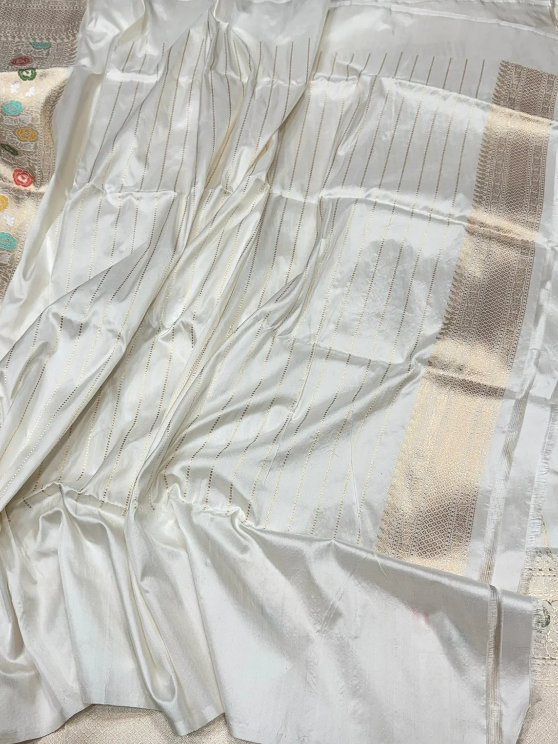 Ivory Handwoven Pure Banarasi Silk Saree – Kadwa Weave, Pure Katan-Mulberry Silk - Image 2