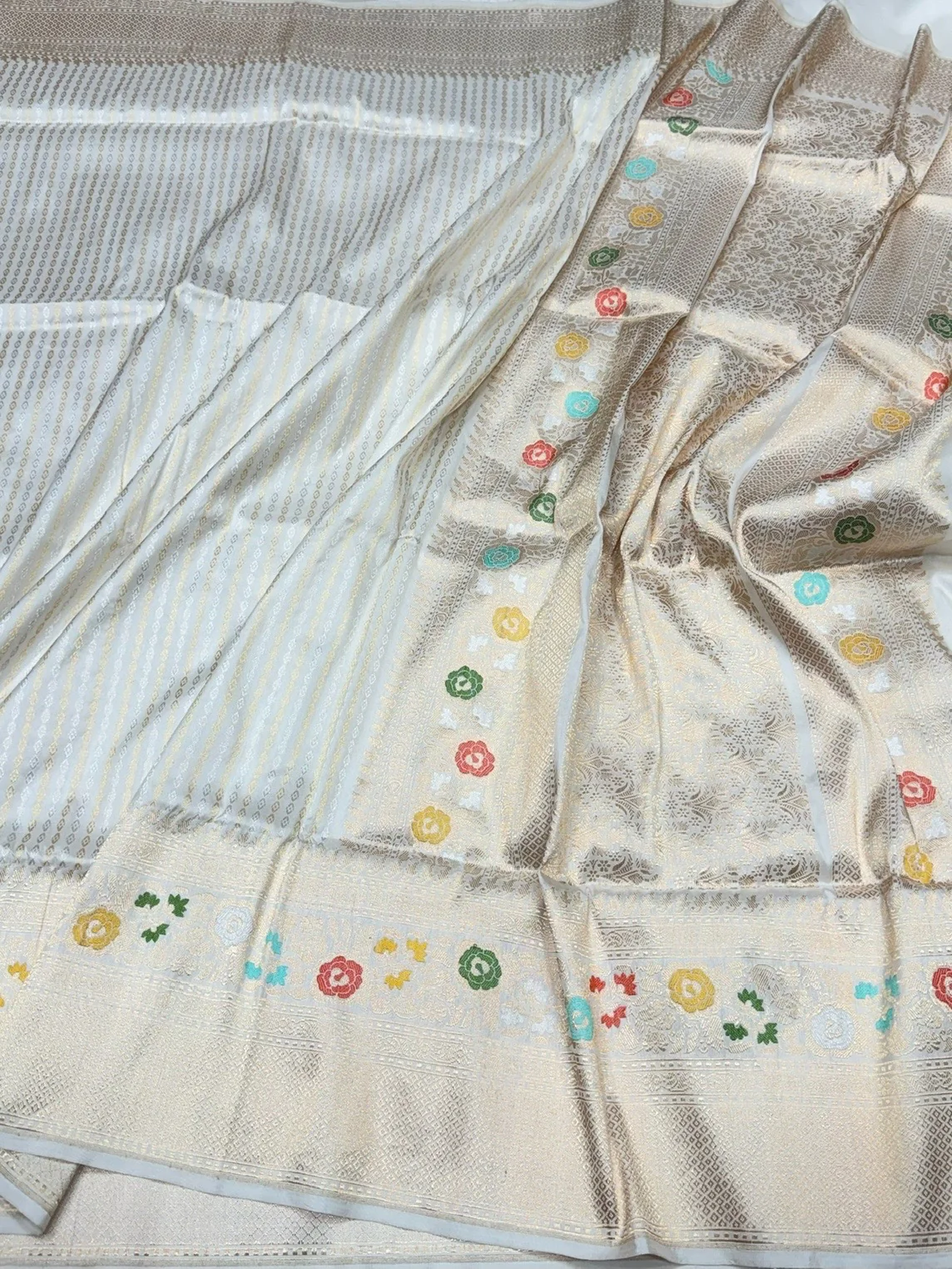 Ivory Handwoven Pure Banarasi Silk Saree – Kadwa Weave, Pure Katan-Mulberry Silk - Image 3