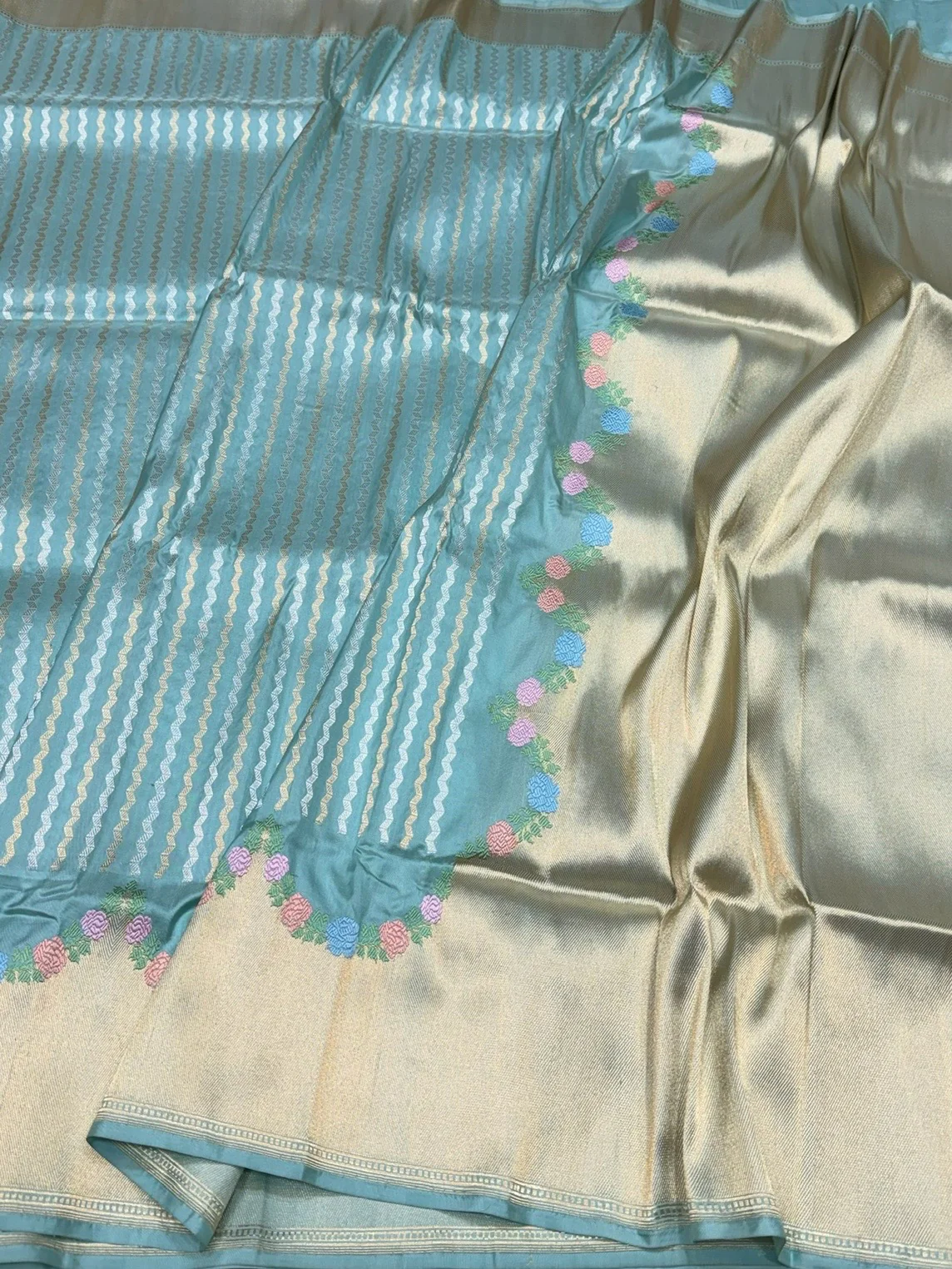 Powder Blue Handwoven Pure Banarasi Silk Saree – Kadwa Weave, Pure Katan-Mulberry Silk - Image 3