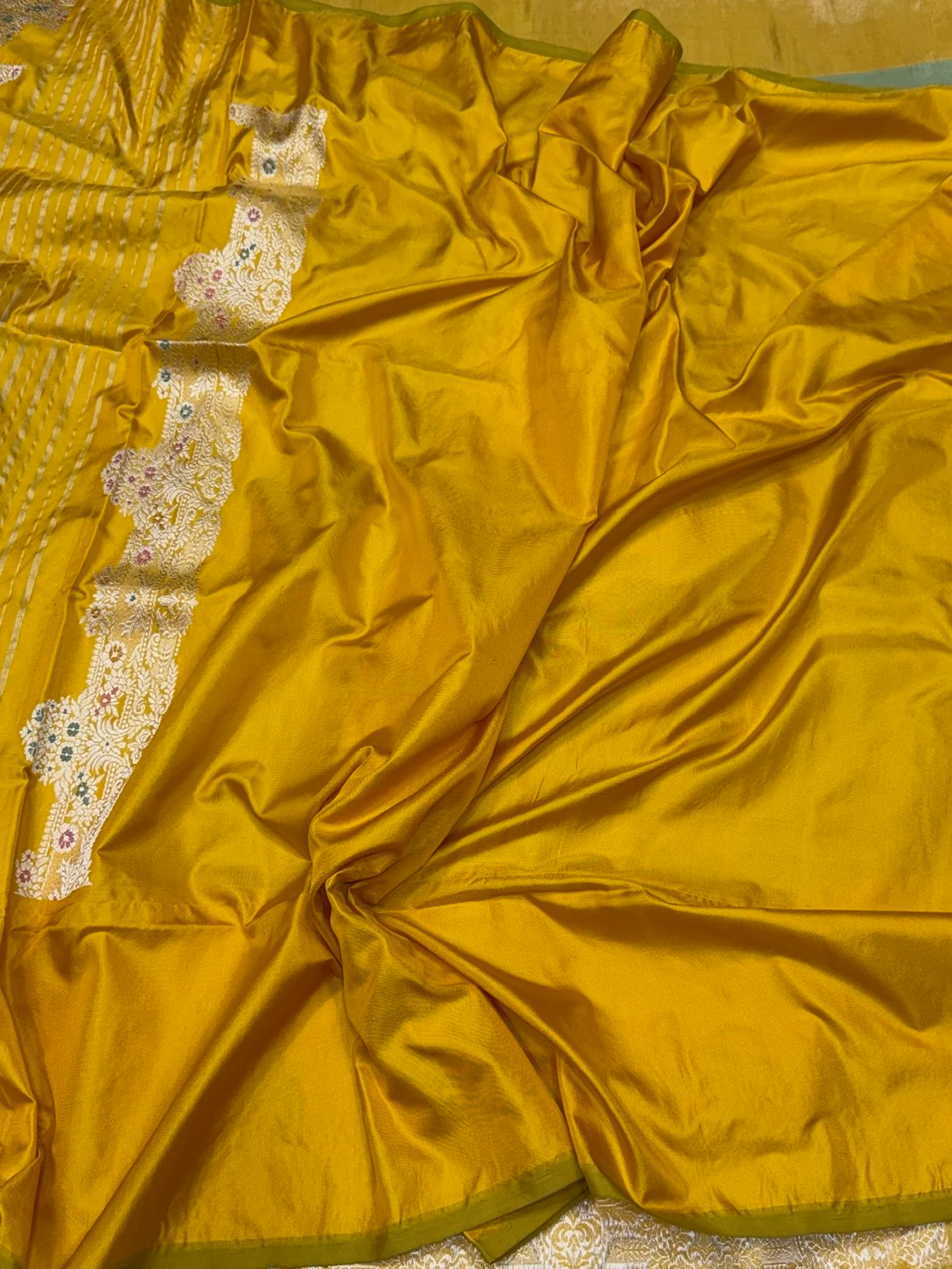 Pista Green Handwoven Pure Banarasi Tissue Saree - Image 2
