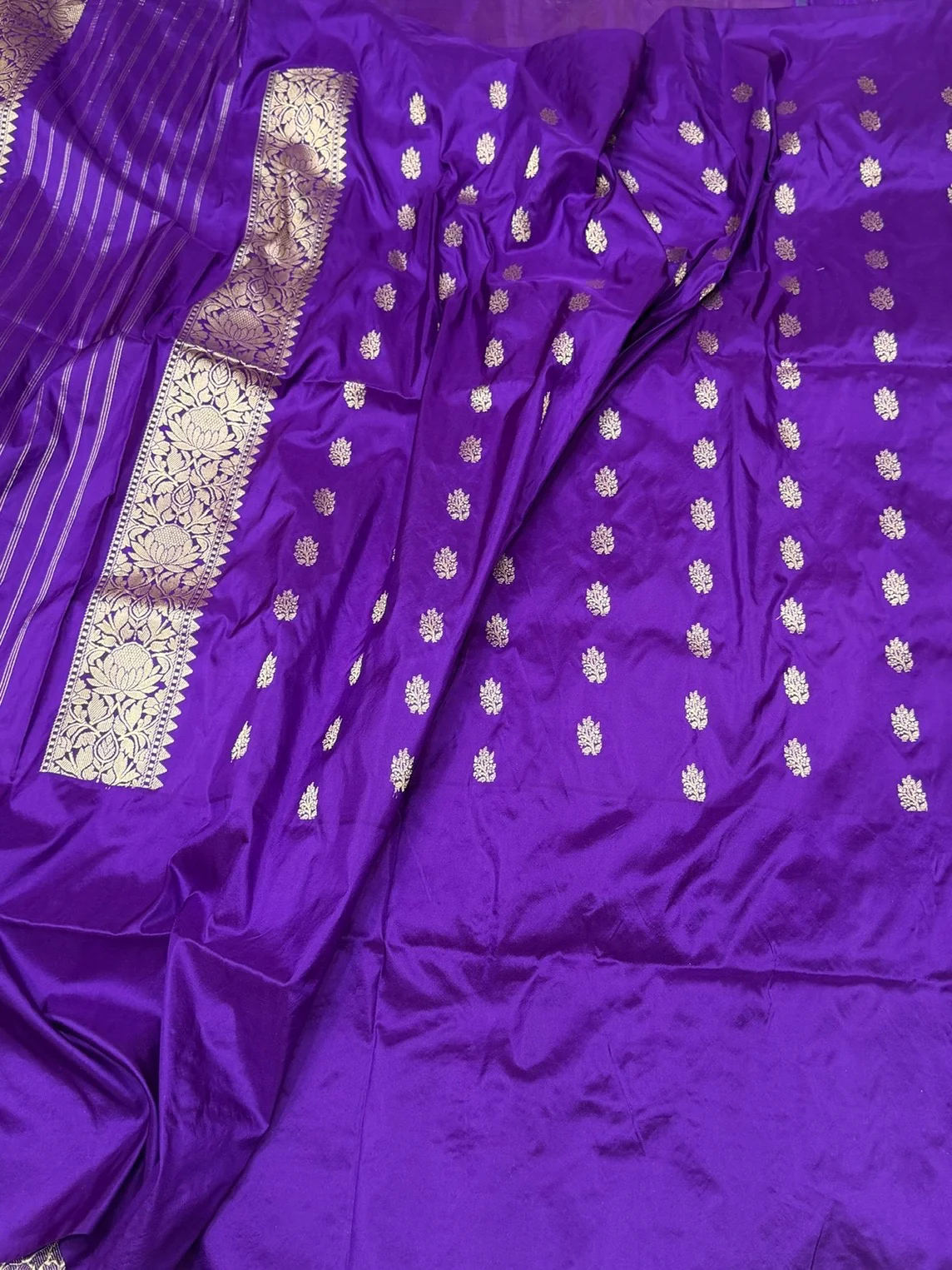 Lavender Handwoven Pure Banarasi Tissue Saree - Image 2
