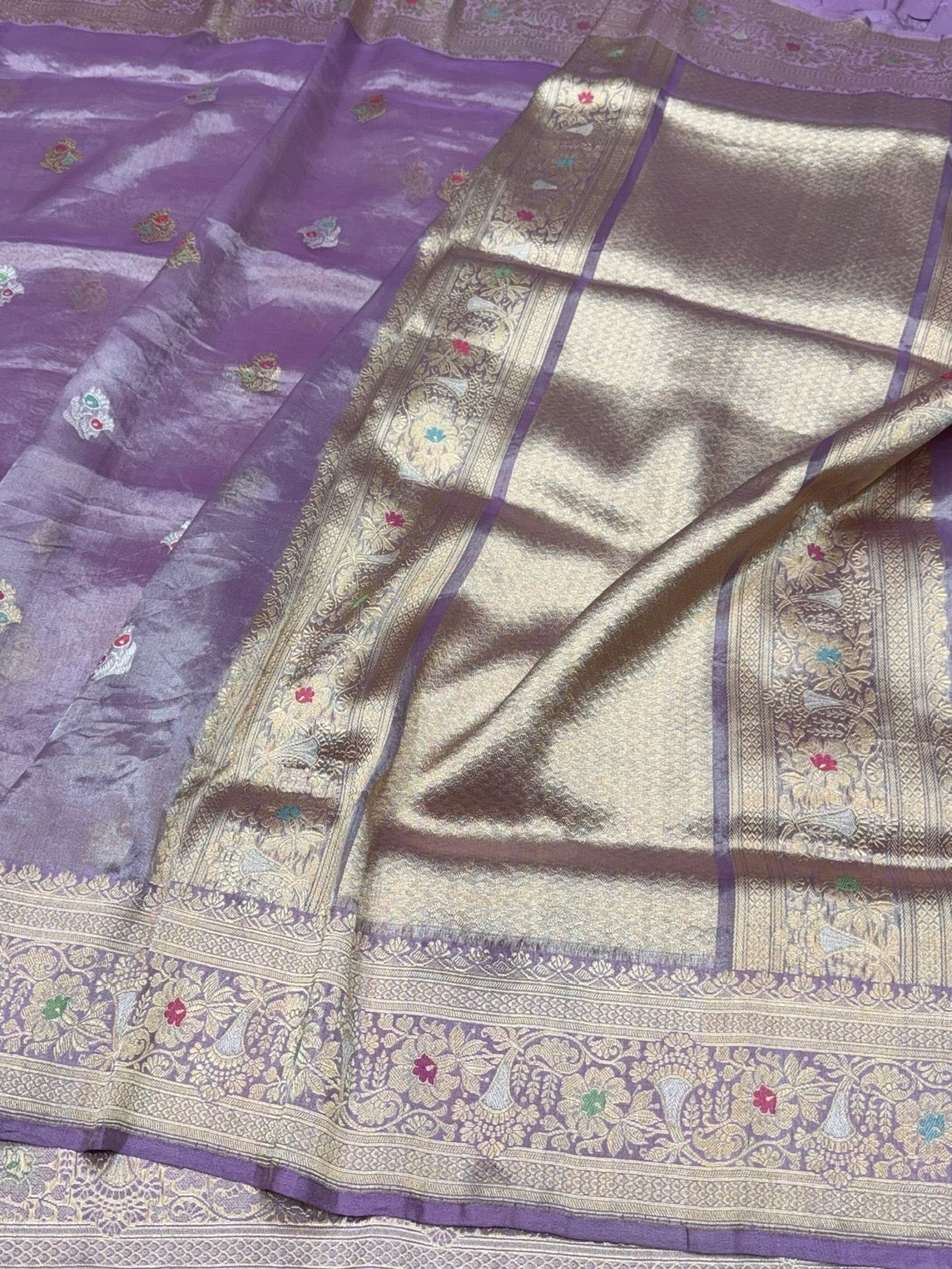 Lavender Handwoven Pure Banarasi Tissue Saree - Image 3