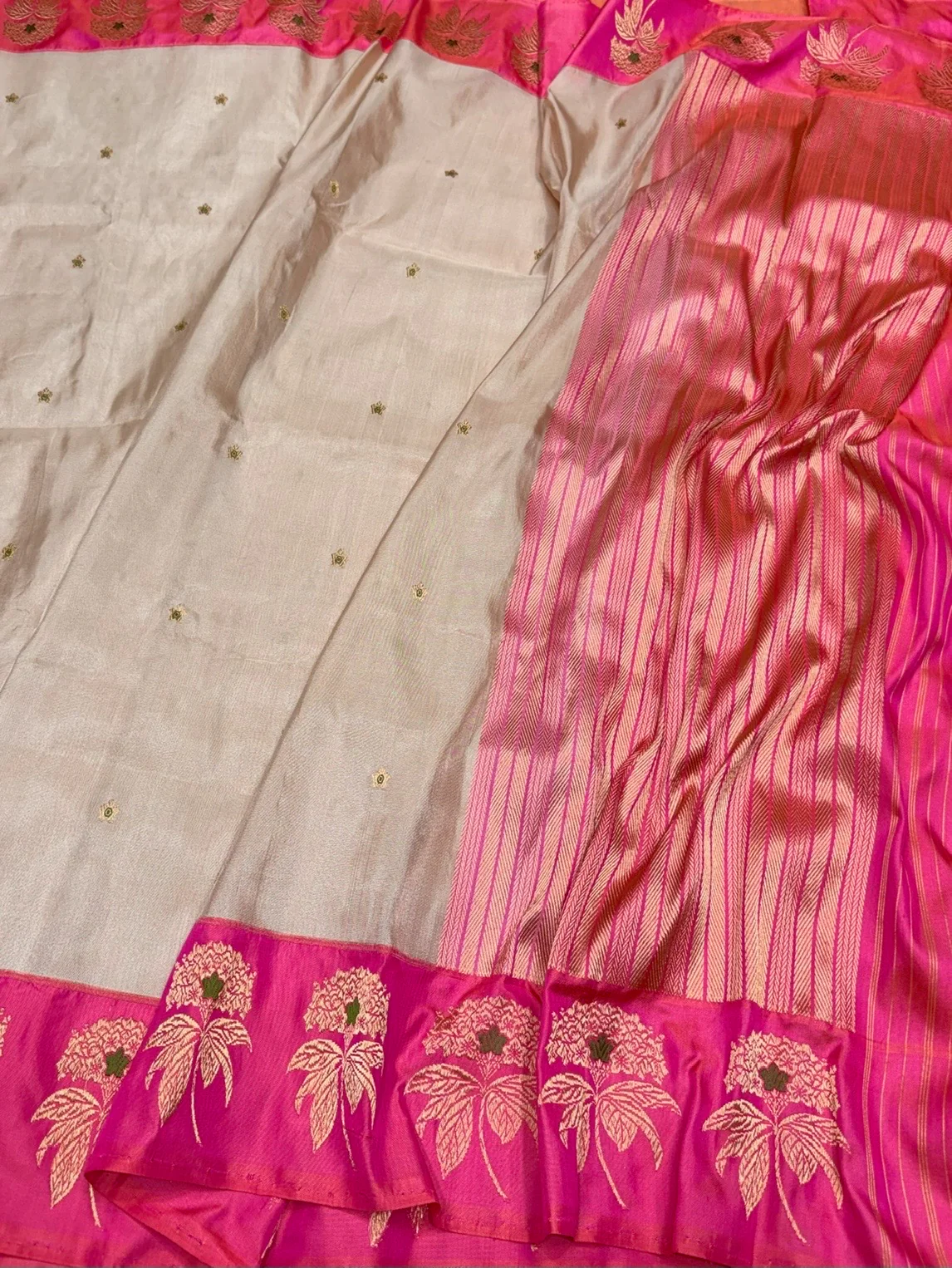 Rani Pink Handwoven Pure Banarasi Tissue Saree - Image 3