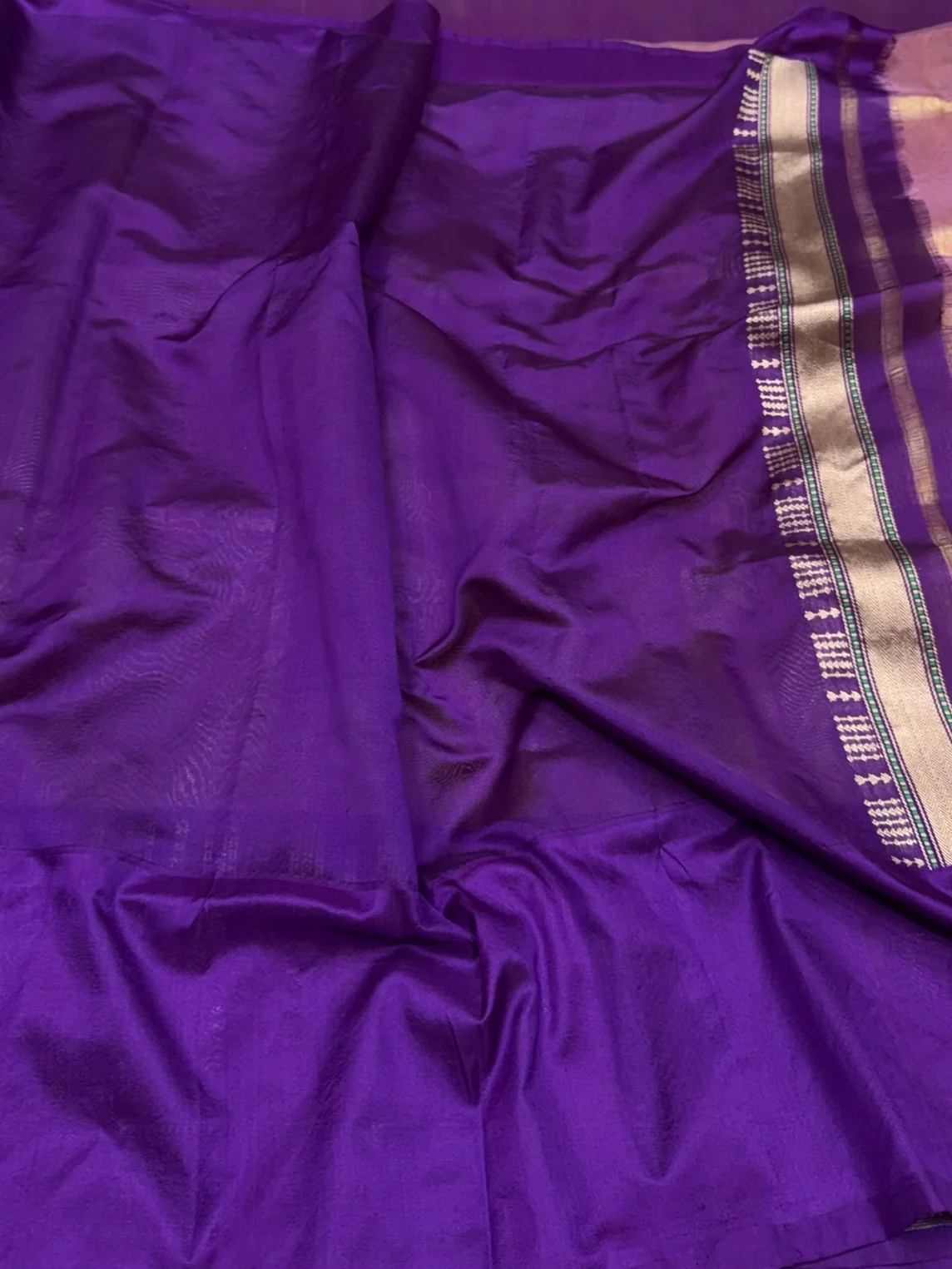 Purple Handwoven Pure Banarasi Tissue Saree - Image 2