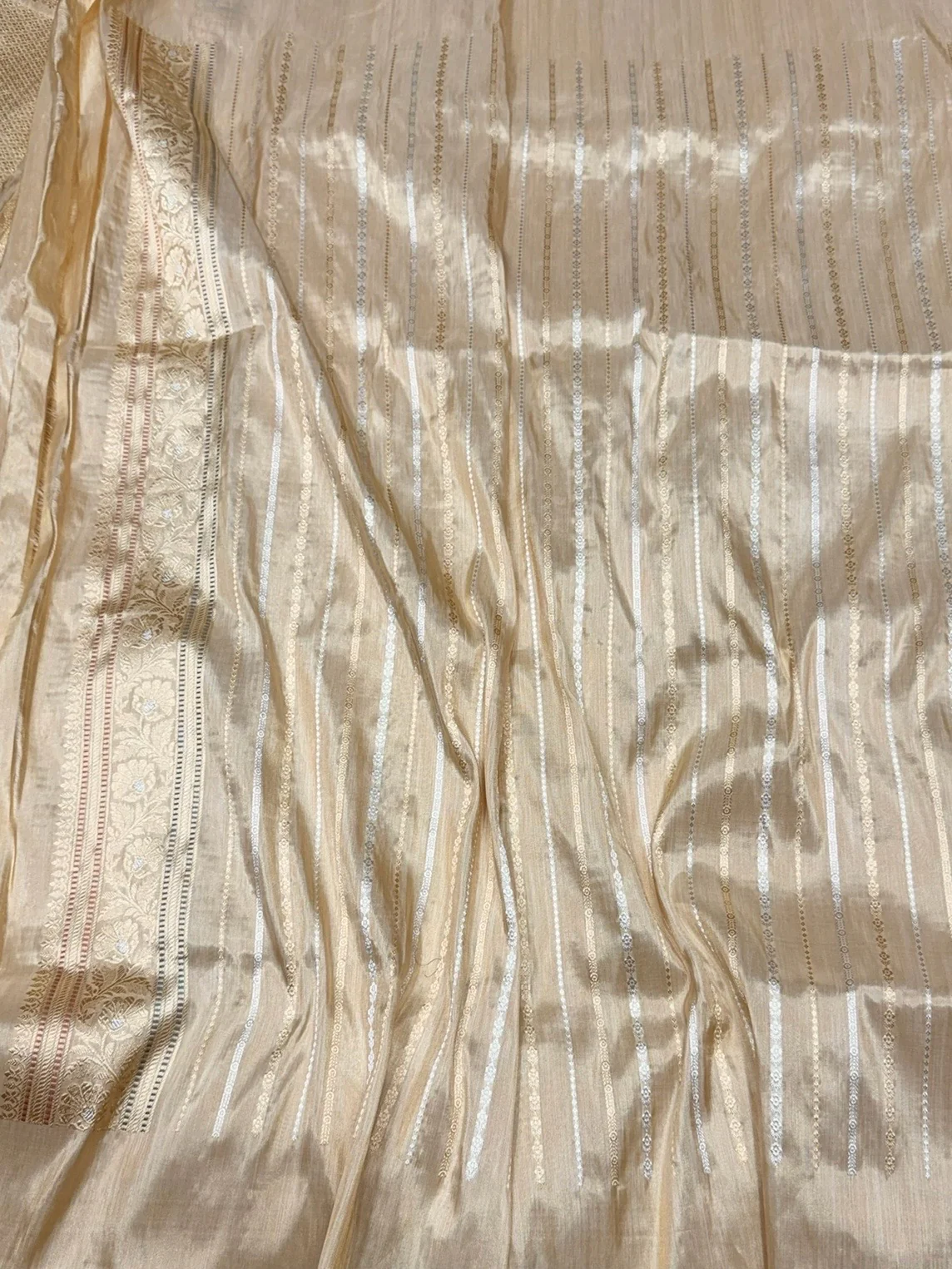 Cream Handwoven Pure Banarasi Tissue Silk Saree - Image 2