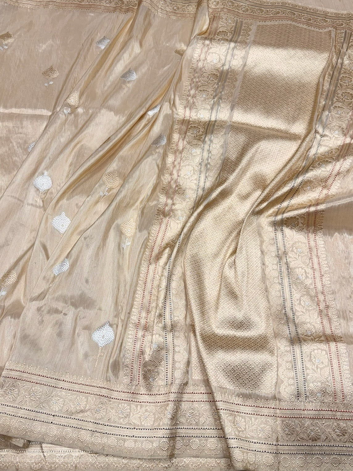Cream Handwoven Pure Banarasi Tissue Silk Saree - Image 3