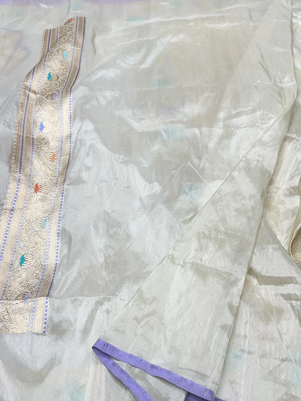Ivory Handwoven Banarasi Pure Katan Tissue Saree - Image 4