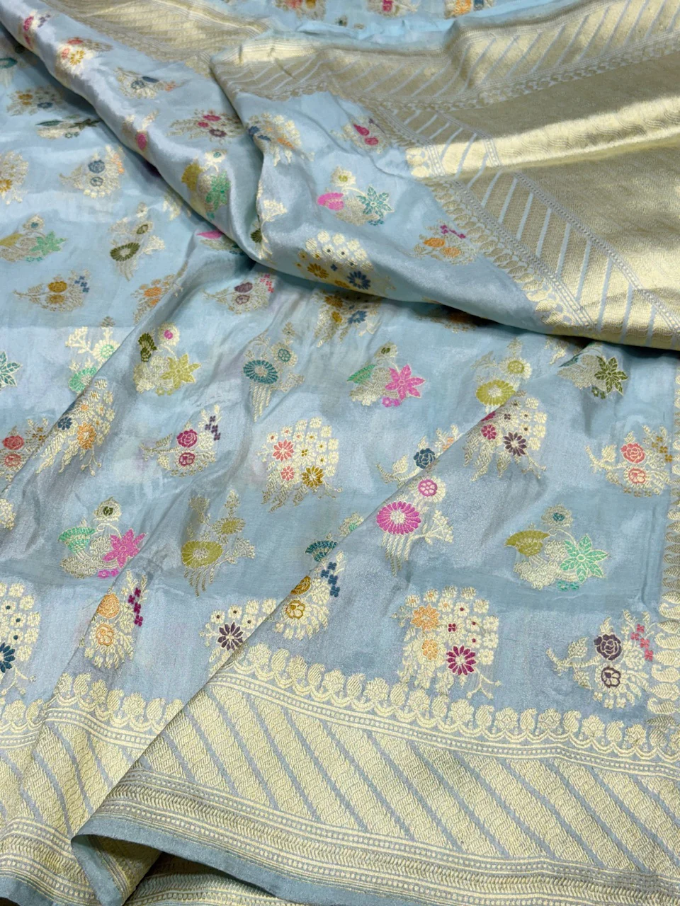 Handwoven Pure Katan Tissue Saree - Image 4