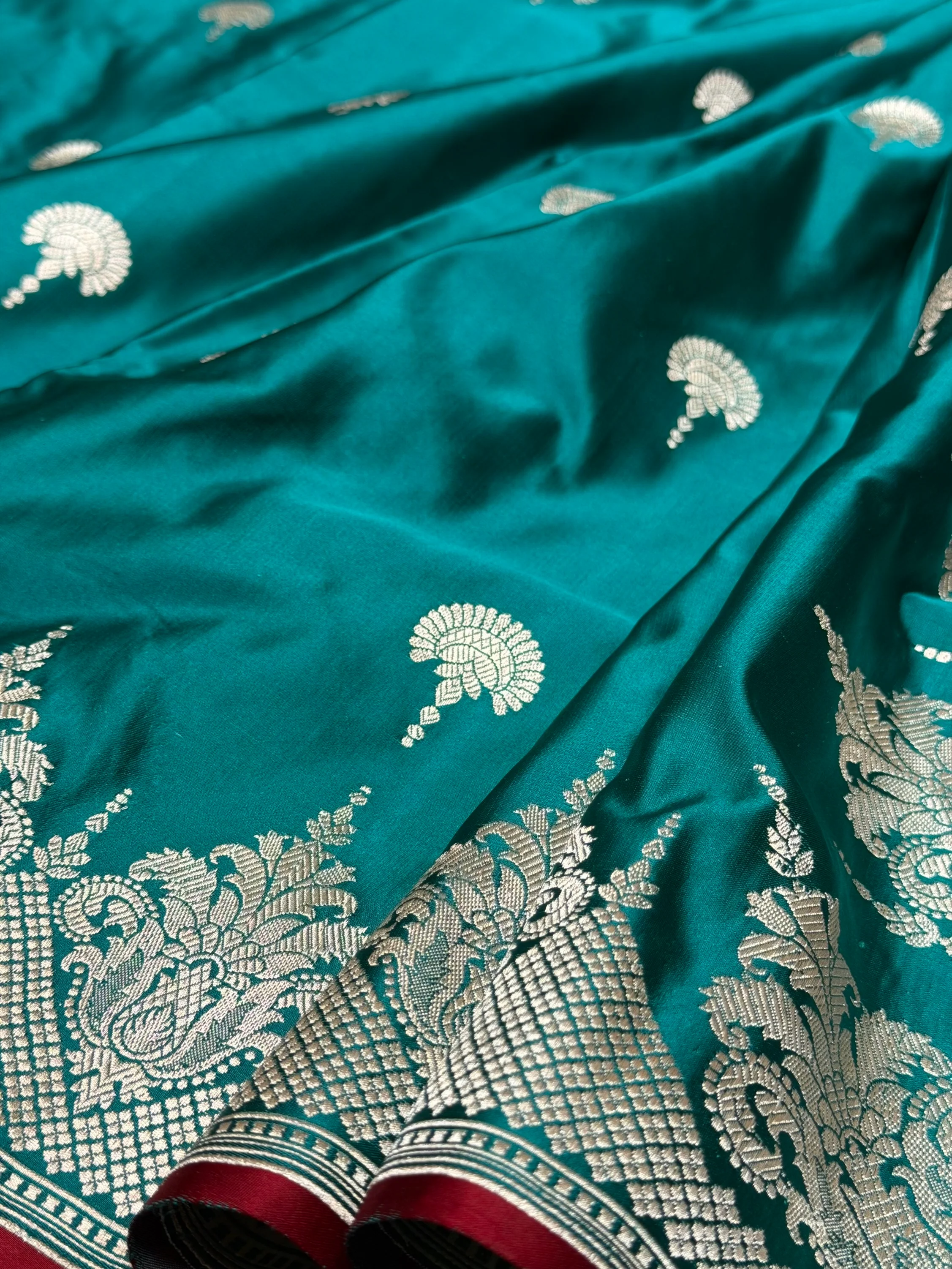 Teal Green Handwoven Pure Mashru Banarasi Satin Silk Saree – Kadwa Weave | Authentic Banaras Handloom - Image 3