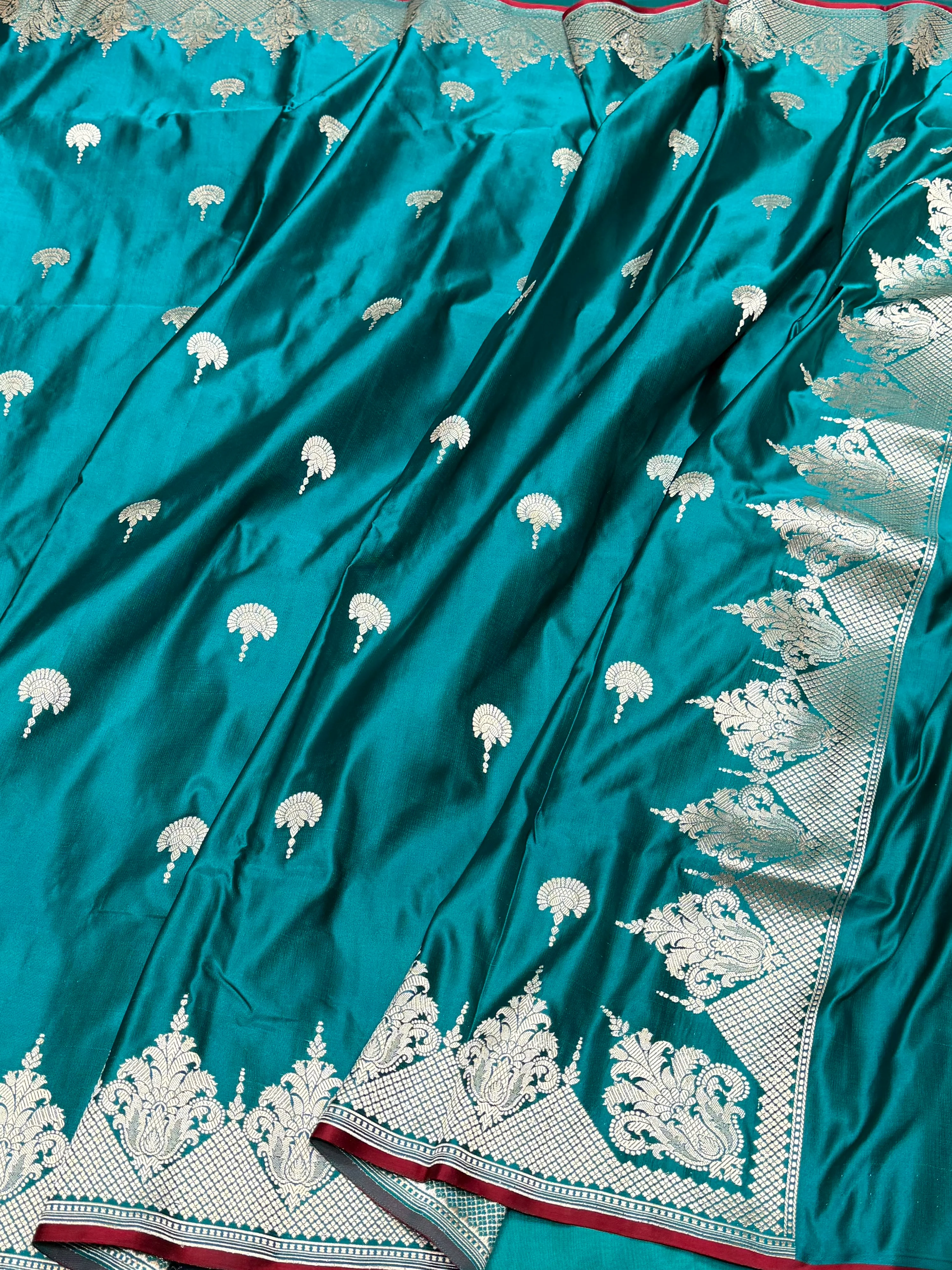 Teal Green Handwoven Pure Mashru Banarasi Satin Silk Saree – Kadwa Weave | Authentic Banaras Handloom - Image 4