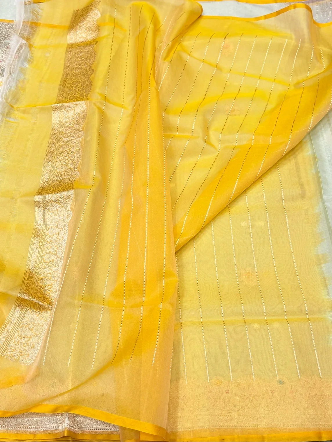 Pista Handwoven Pure Organza Silk Saree - Image 2