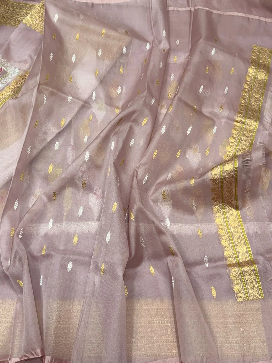 Mauve Handwoven Pure Organza Silk Saree - Image 2