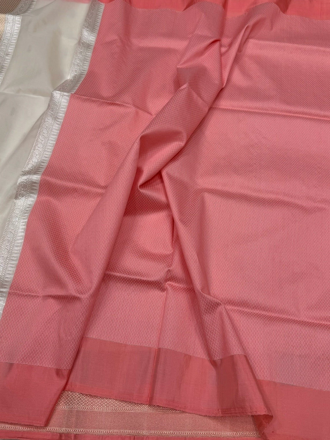 White Handwoven Pure Organza Silk Saree - Image 2