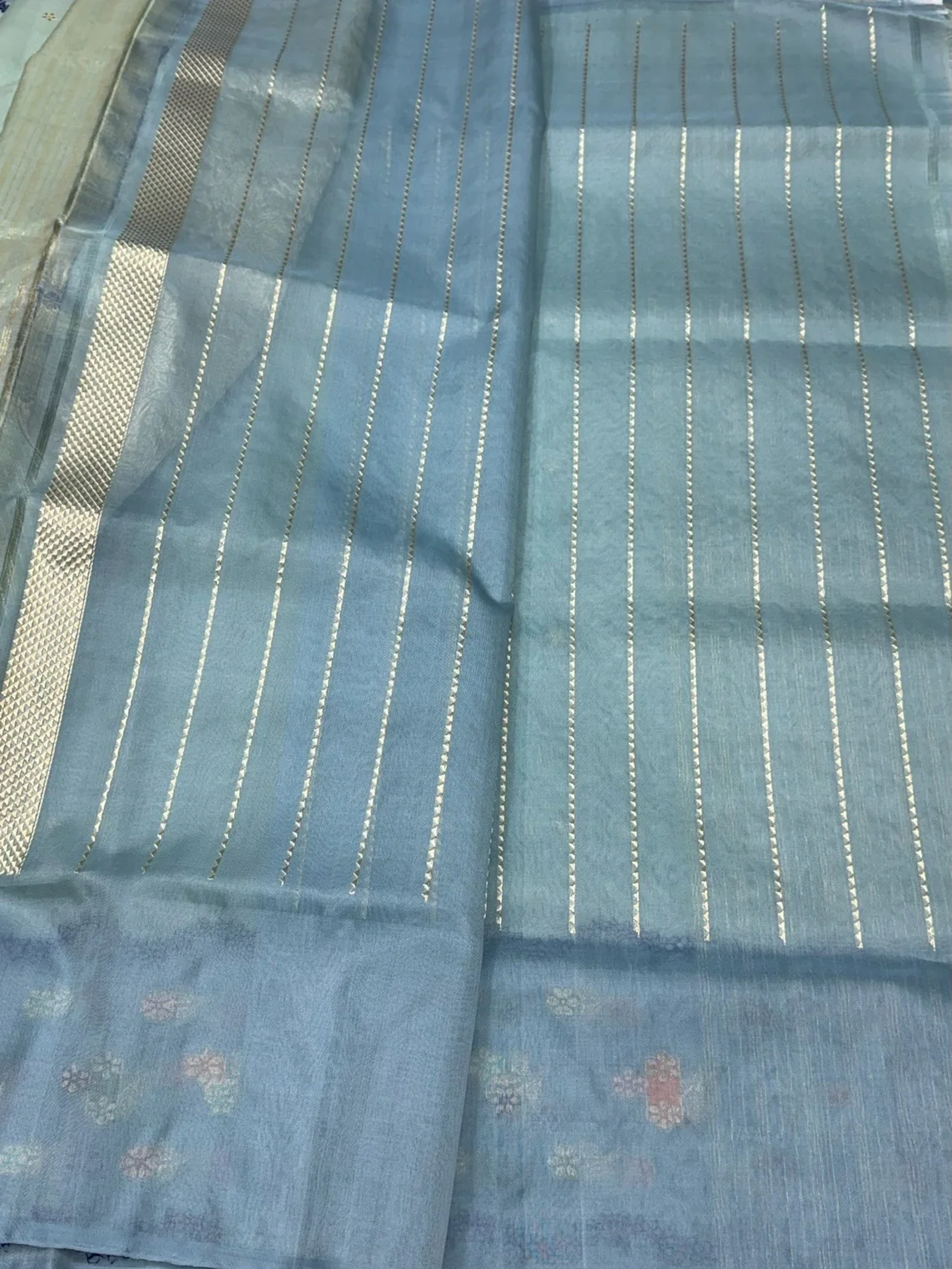 Pista Green Handwoven Pure Organza Silk Saree - Image 2