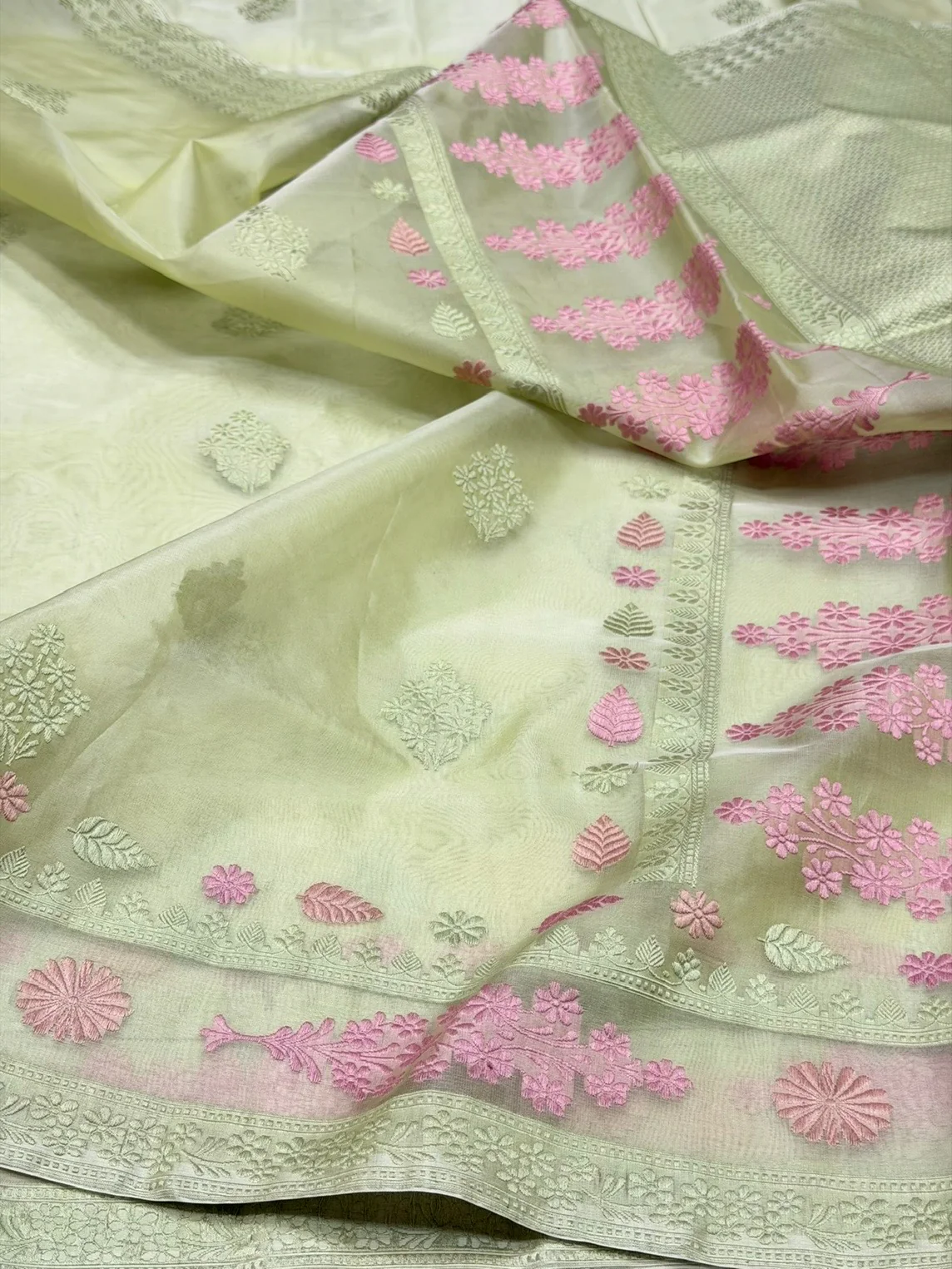 Pista Green Handwoven Pure Banarasi Organza Silk Saree – Kadwa Weave with Skirt Border