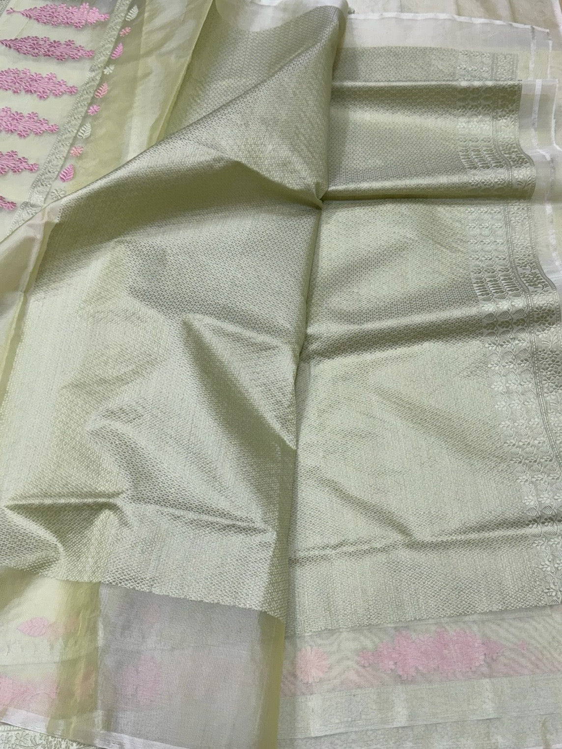 Pista Green Handwoven Pure Banarasi Organza Silk Saree – Kadwa Weave with Skirt Border - Image 2