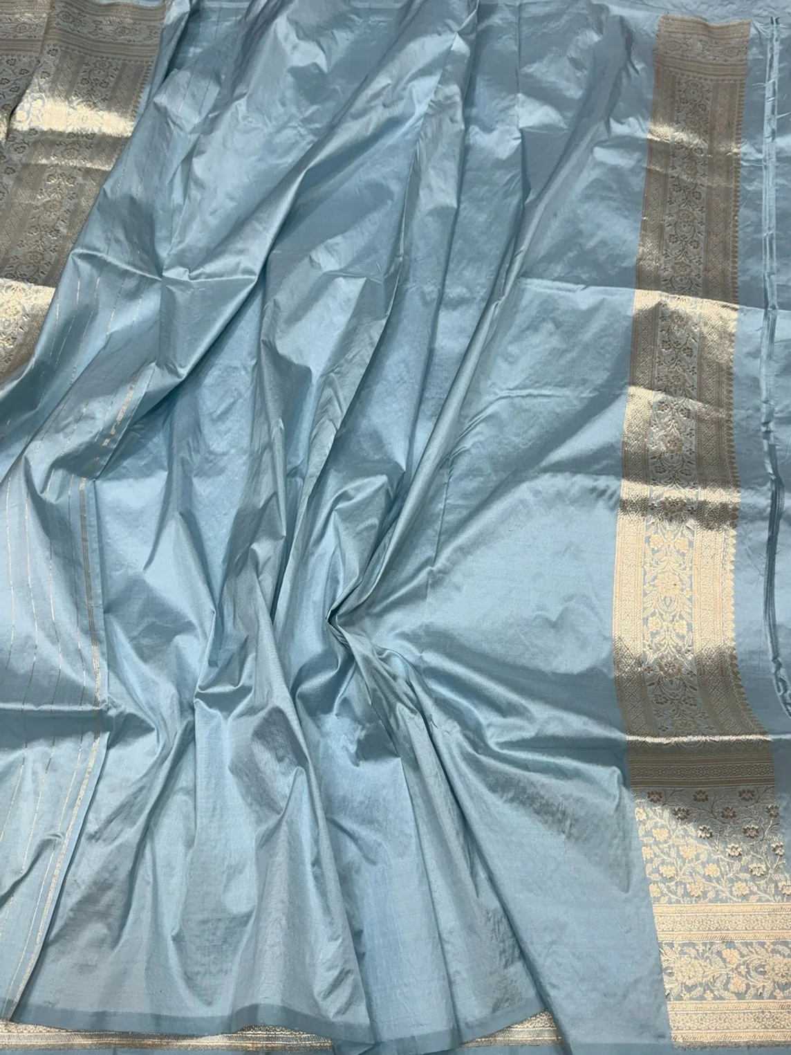 Powder Blue Handwoven Vintage Pure Banarasi Silk Saree – Kadwa Weave in 100% Katan Mulberry Silk - Image 2