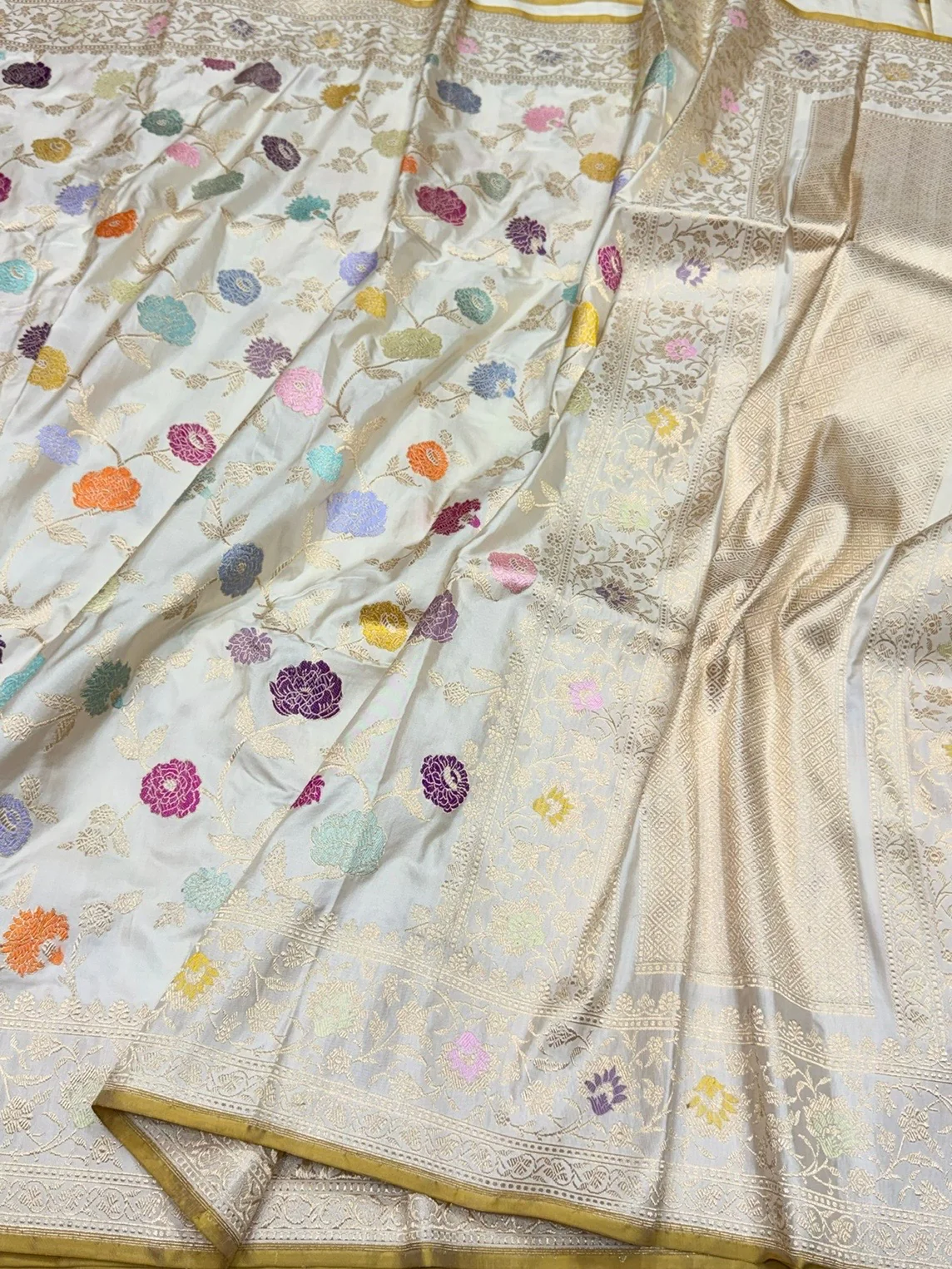 Ivory Handwoven Pure Banarasi Silk Saree – Luxury Kadwa Handloom Wedding & Festive Saree - Image 3