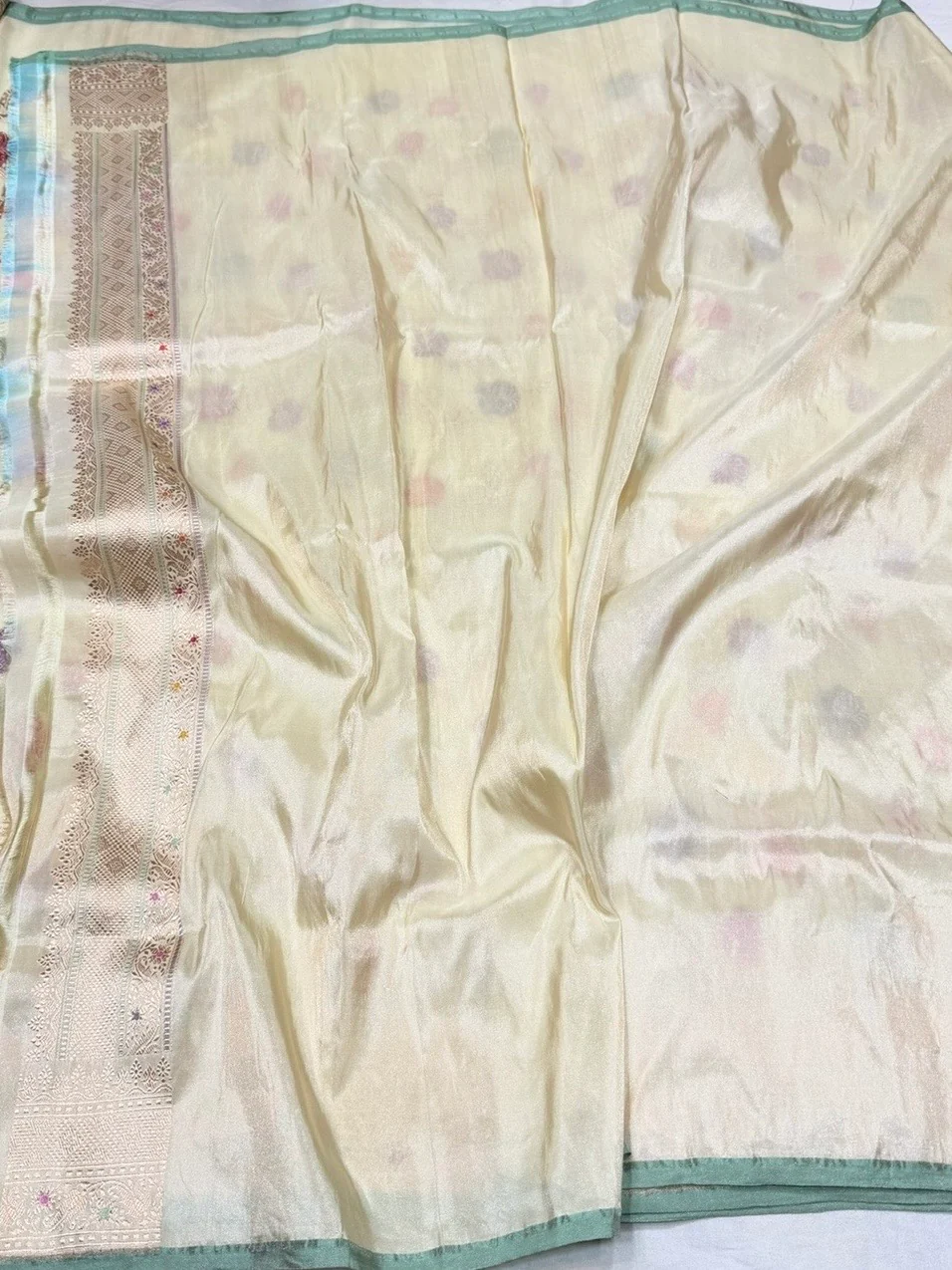 Ivory Handwoven Pure Banarasi Tissue Saree - Image 2
