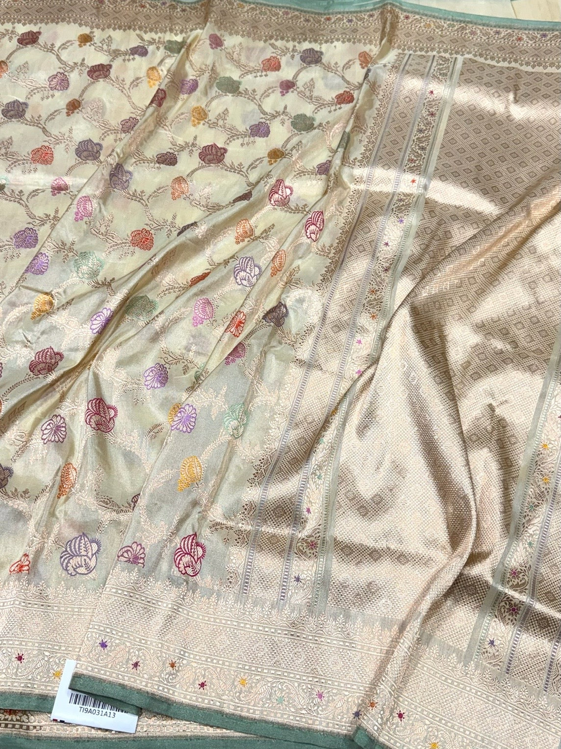Ivory Handwoven Pure Banarasi Tissue Saree - Image 3