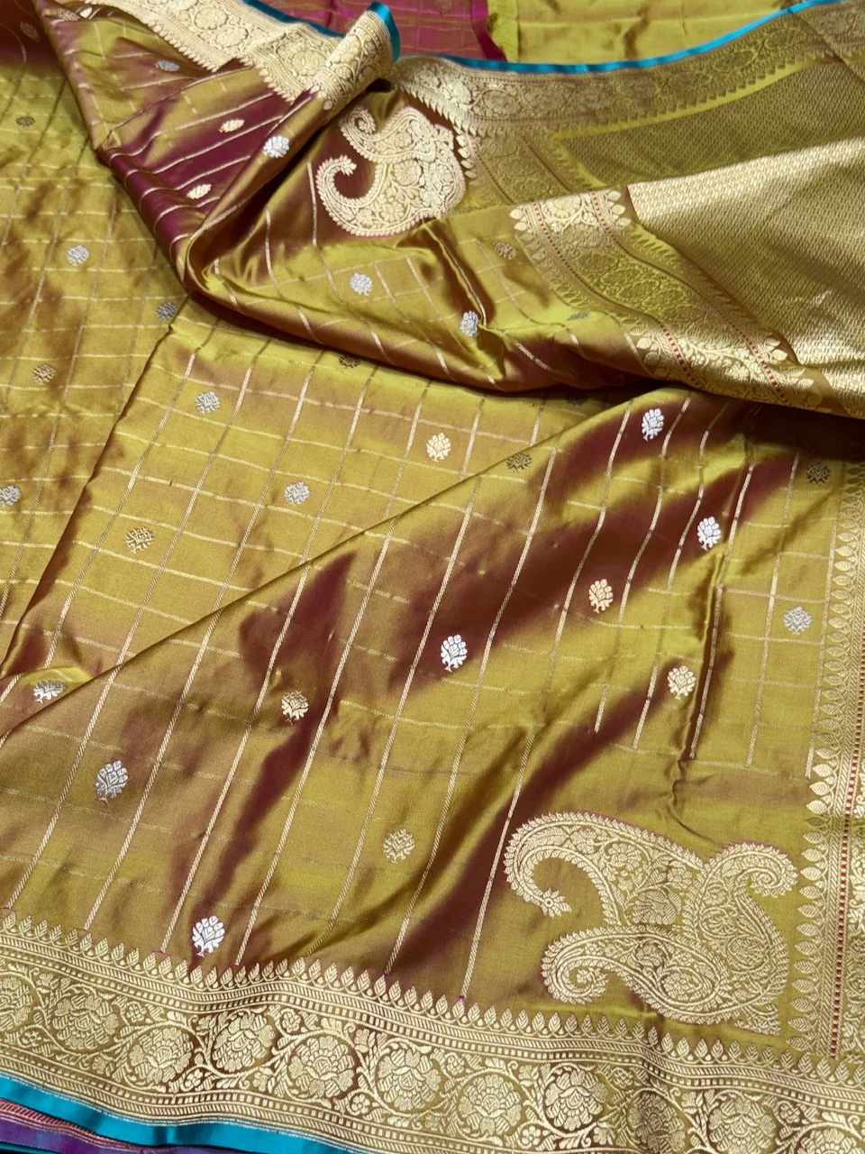 Handwoven Banarasi Mashru Satin Silk Saree - Image 11