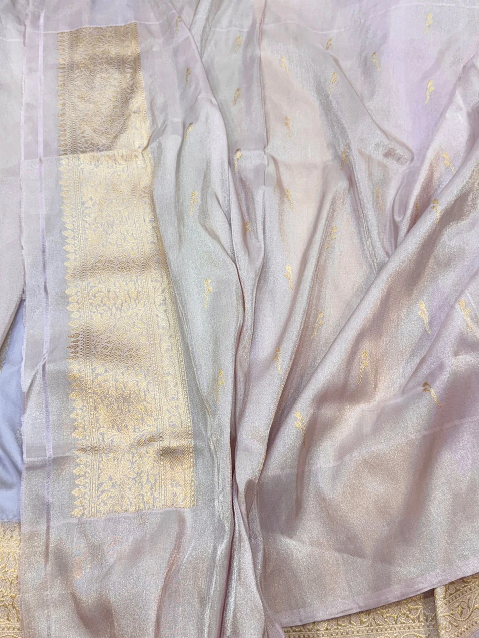 Lilac Handwoven Banarasi Rangkaat Tissue Saree - Image 2