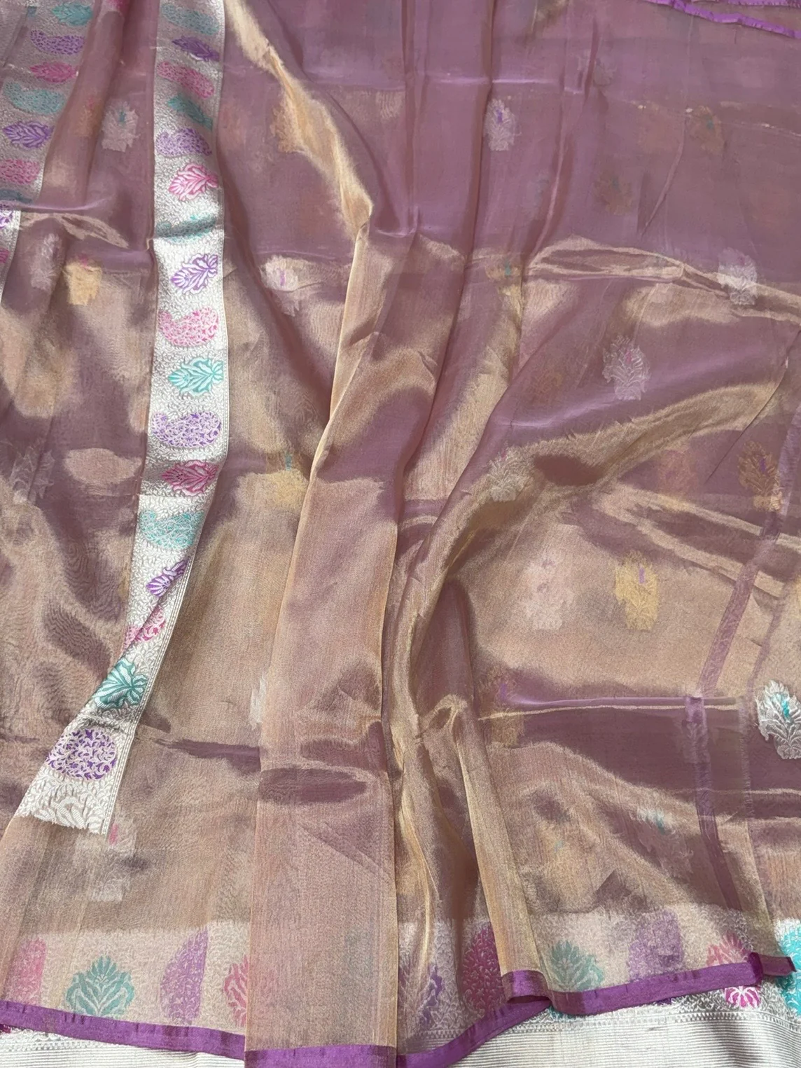 Magenta Pink Handwoven Pure Banarasi Kora Tissue Saree - Image 2