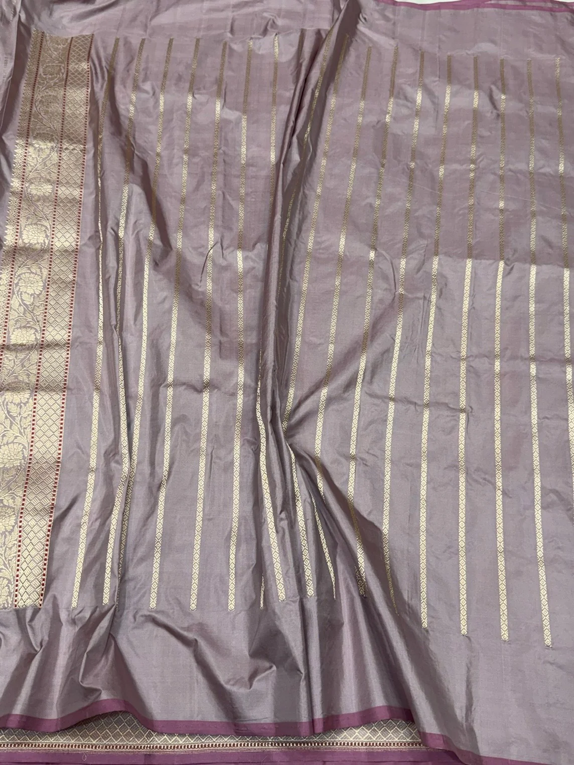 Mauve Handwoven Pure Banarasi Silk Saree - Image 2