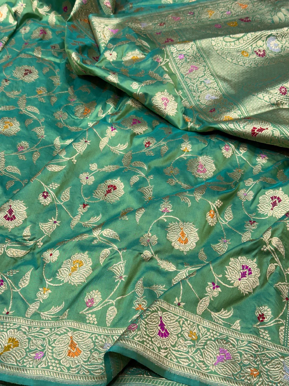 Handwoven Pure Banarasi Silk Saree - Image 5