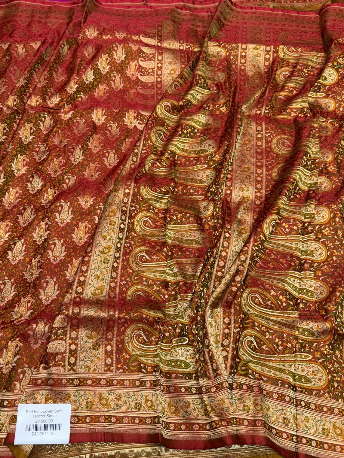 Red Handwoven Pure Banarasi Satin Tanchoi Silk Saree - Image 3