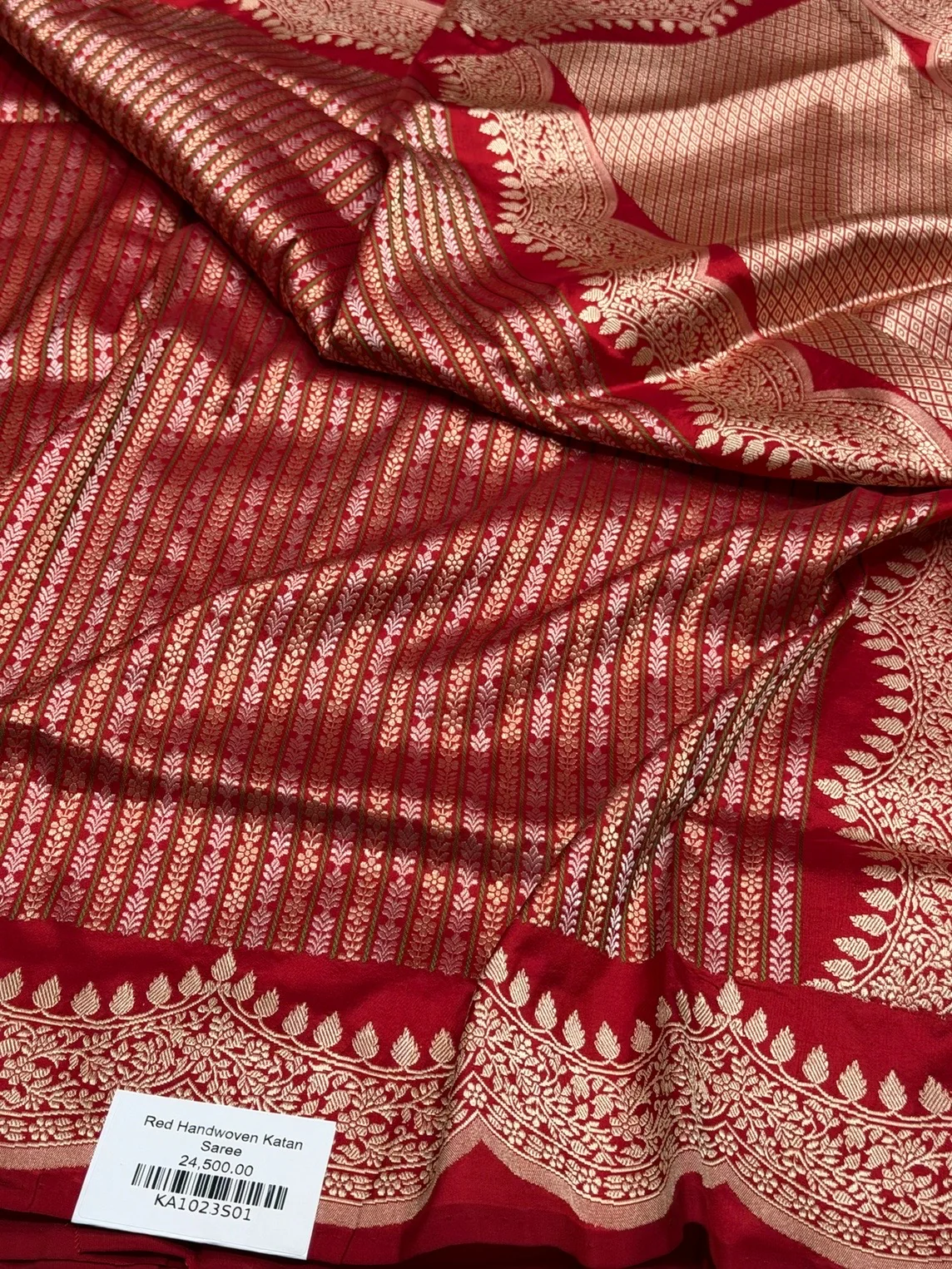 Red Handwoven Banarasi Scallop Border Katan Silk Saree – Luxury Kadwa Handloom