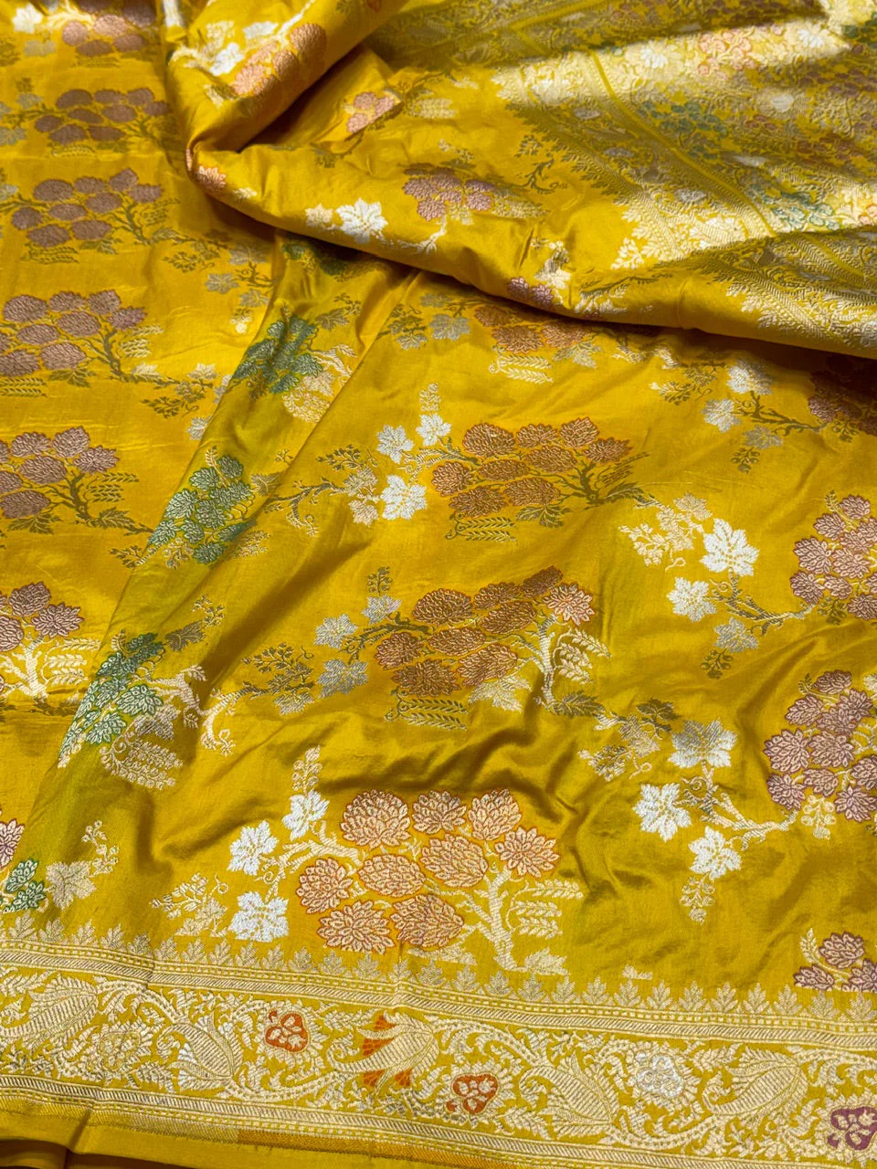 Banarasi Tilfi Minakari Pure Katan Silk Saree | Pure Silk | Minakari Work | Cutwork Technique | Banarasi Katan Silk Saree - Image 14