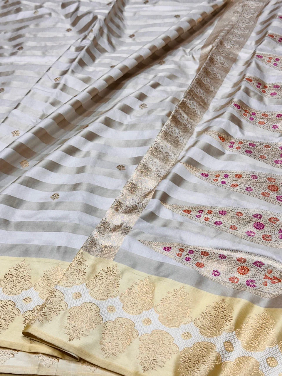 Handwoven Banarasi Satin Border Silk Saree - Image 4
