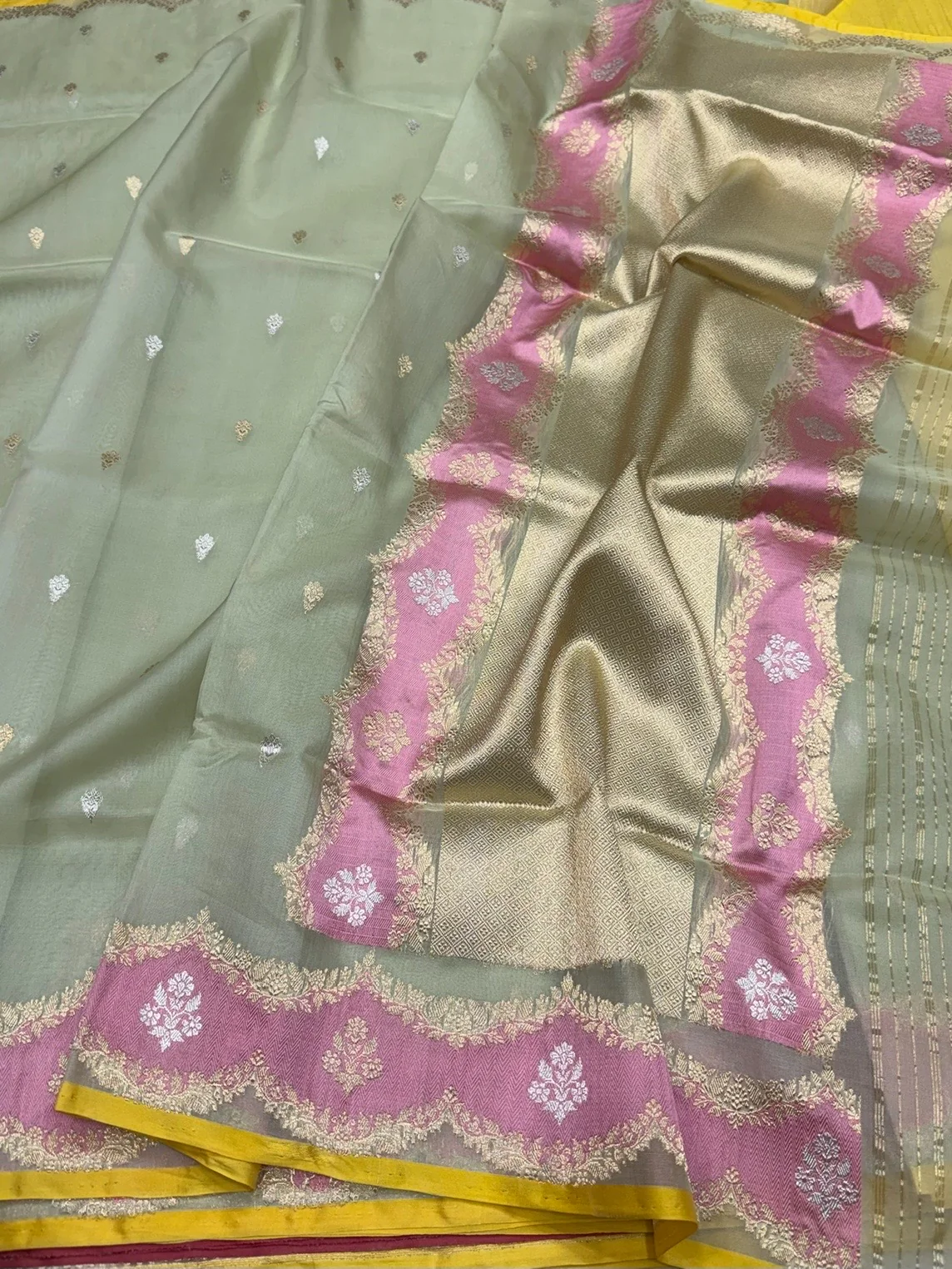 Pista Green Handwoven Banarasi Pure Organza Silk Saree - Image 3