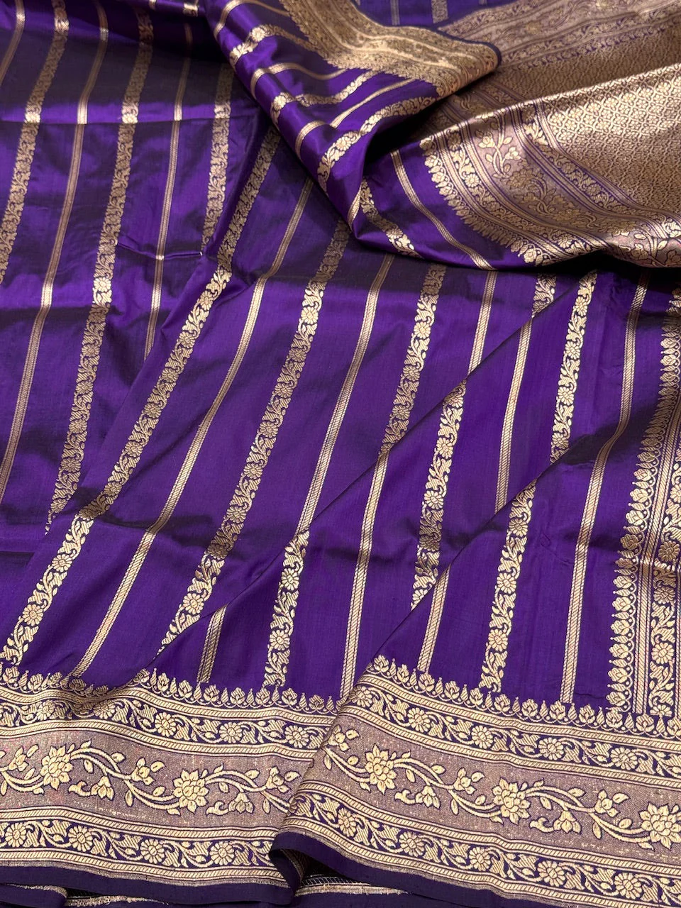 Handwoven Vintage Pure Banarasi Silk Saree | Pure Katan Silk | Kadwa Weave | HMR Handlooms - Image 4