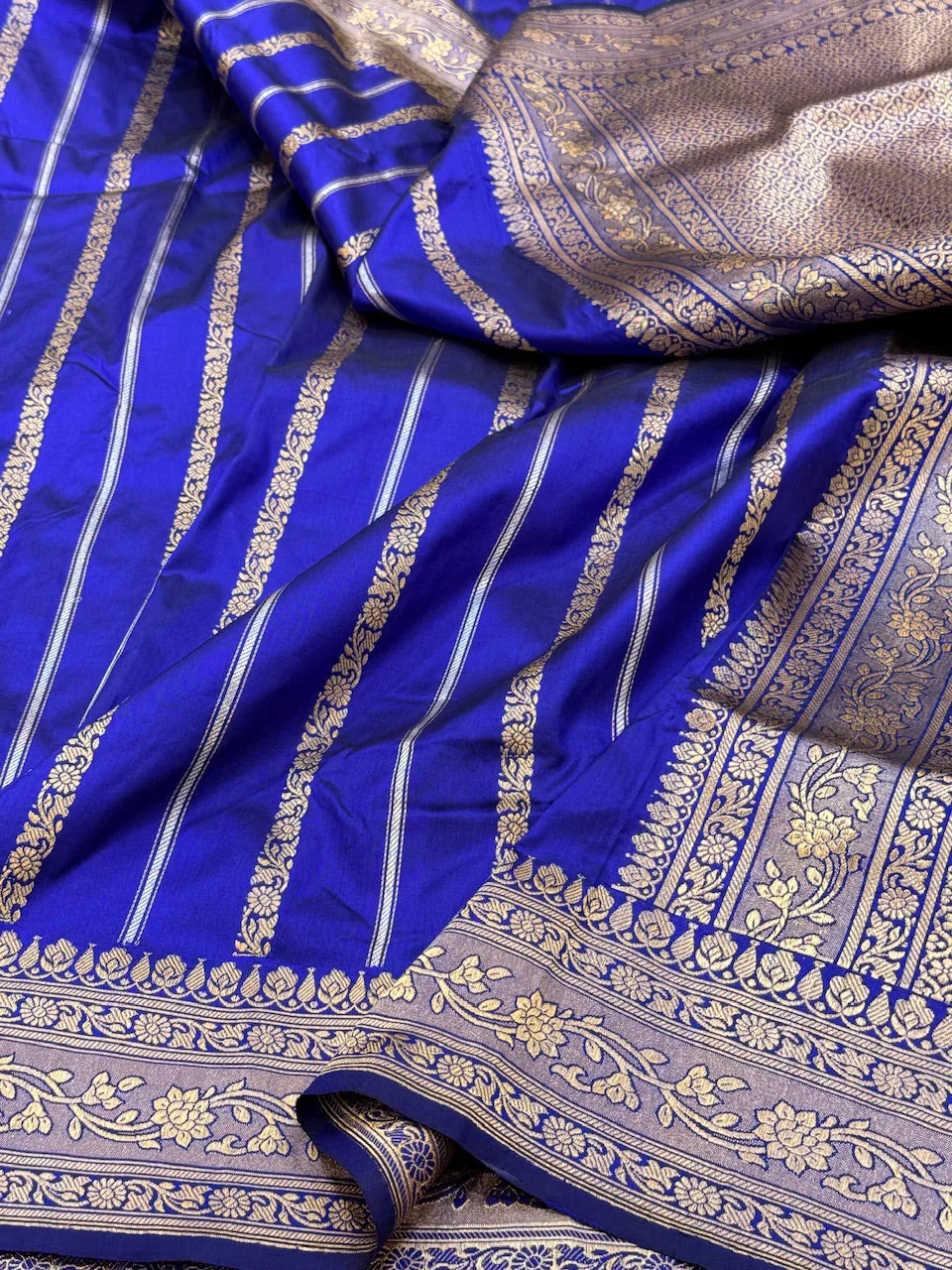 Handwoven Vintage Pure Banarasi Silk Saree | Pure Katan Silk | Kadwa Weave | HMR Handlooms - Image 5