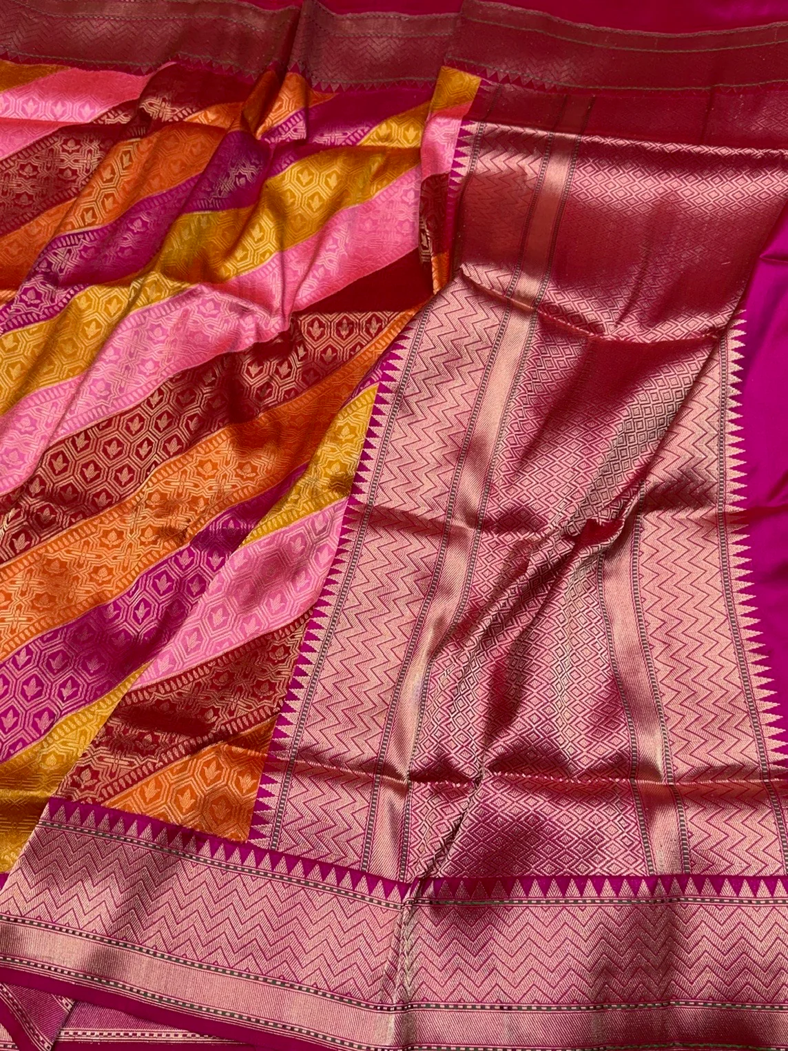 Rani Pink Handwoven Pure Banarasi Rangkaat Silk Saree - Image 3