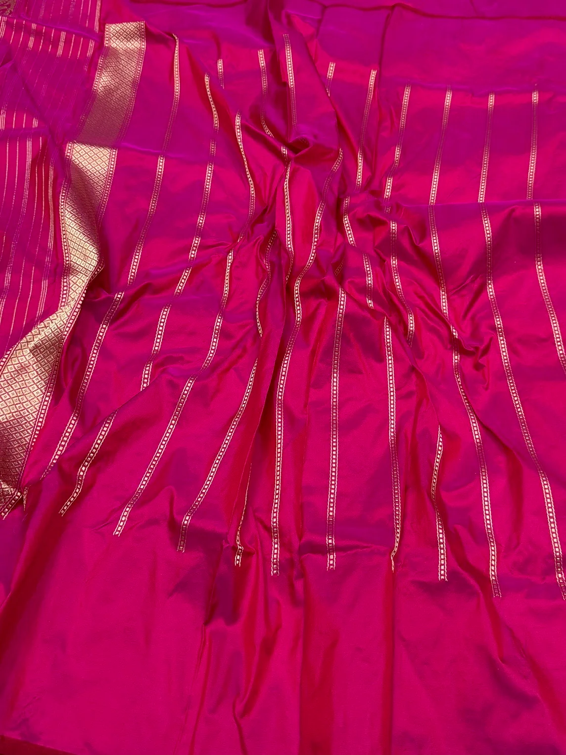 Rani Pink Handwoven Pure Banarasi Silk Saree - Image 2
