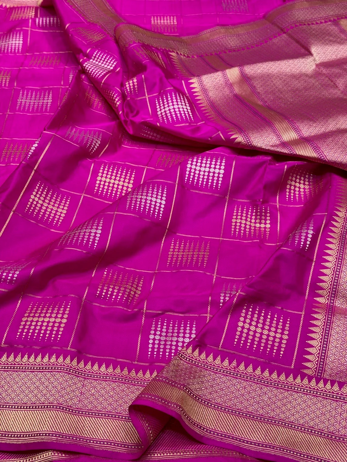 Rani Pink Handwoven Pure Banarasi Silk Saree – Kadwa Weave in 100% Katan Mulberry Silk