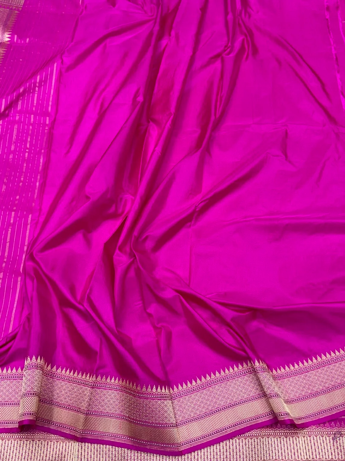 Rani Pink Handwoven Pure Banarasi Silk Saree – Kadwa Weave in 100% Katan Mulberry Silk - Image 2