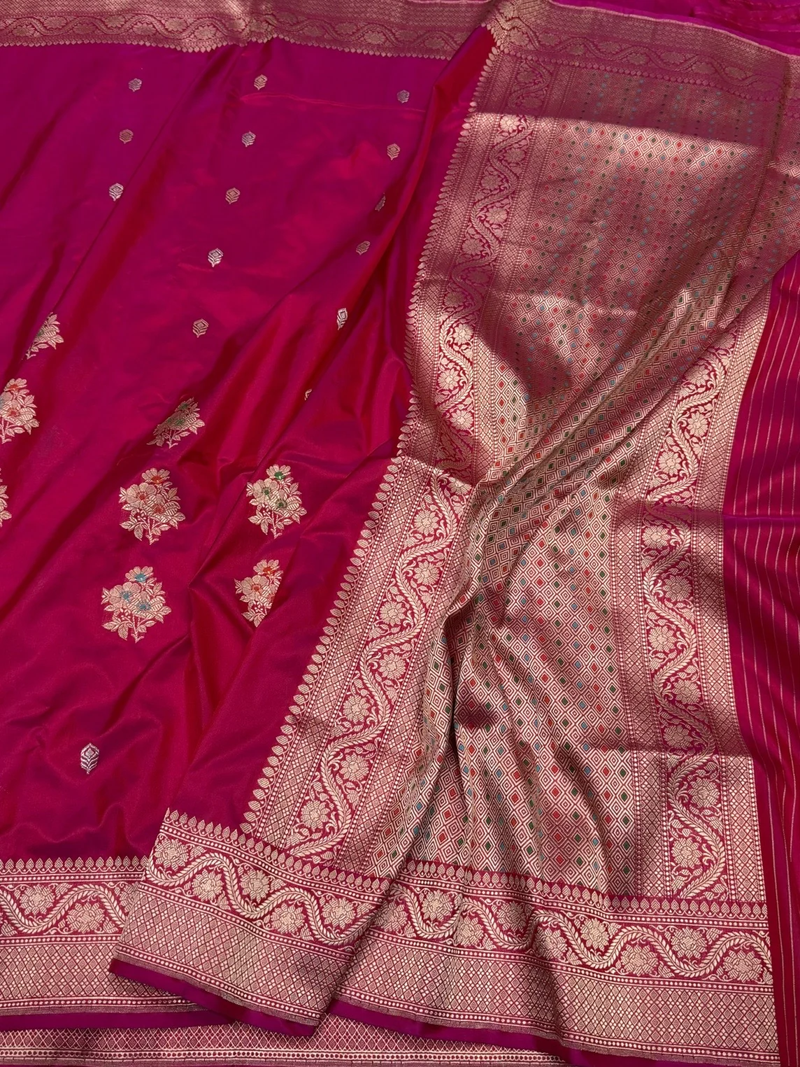 Rani Pink Handwoven Pure Banarasi Silk Saree – Kadwa Weave in 100% Katan Silk - Image 3