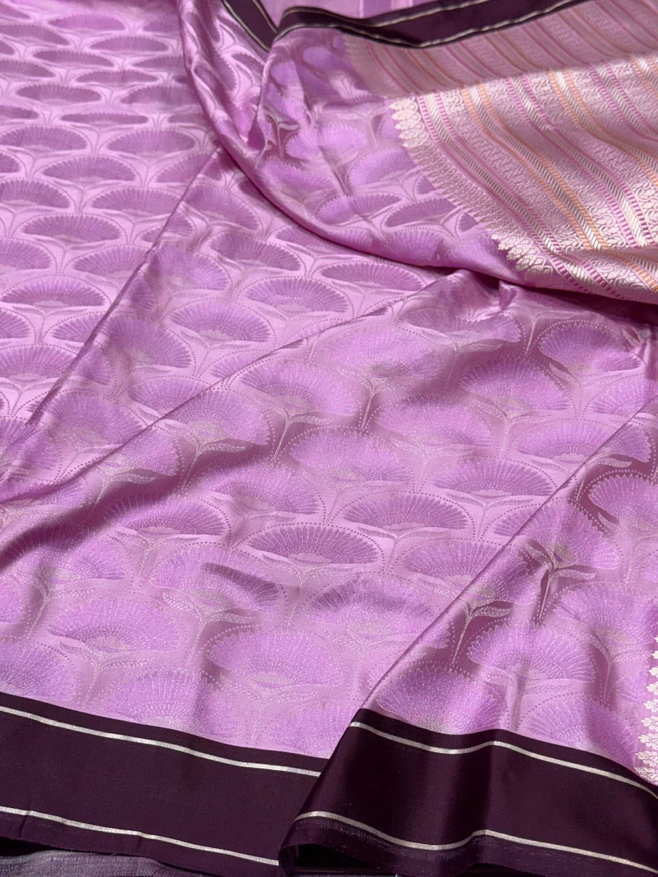 Handwoven Pure Banarasi Satin Tanchoi Silk Saree - Image 3