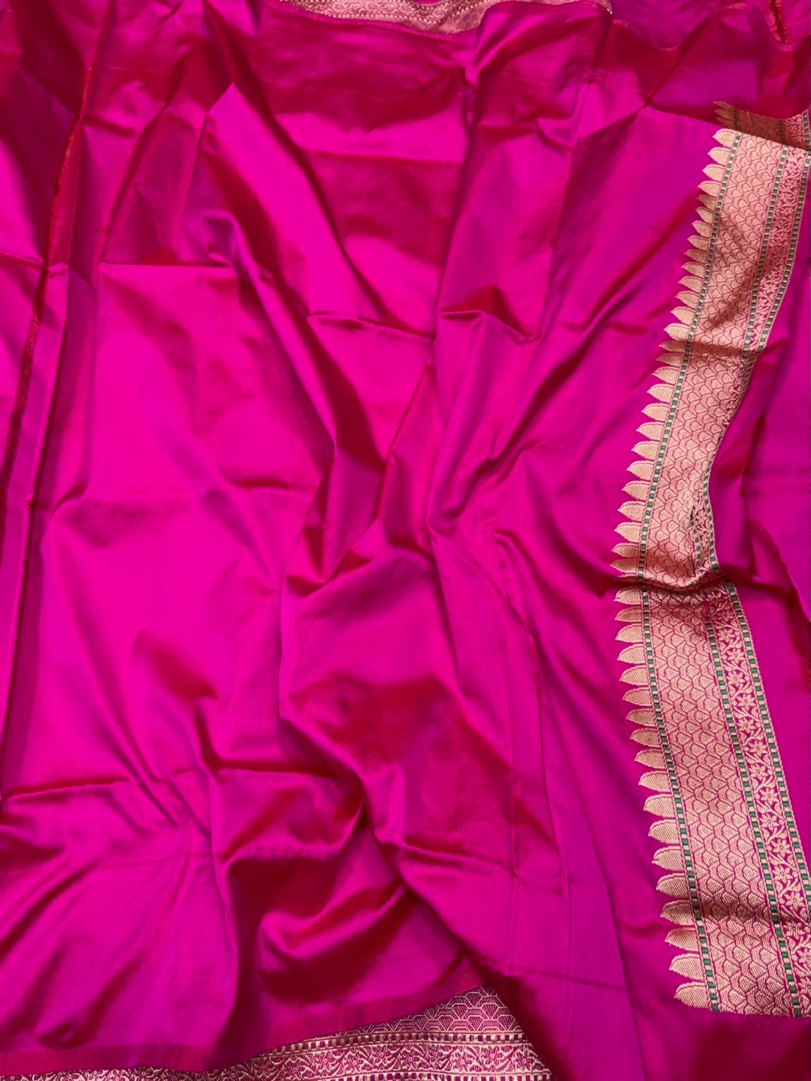 Rani Pink Handwoven Pure Banarasi Rangkaat Silk Saree - Image 2