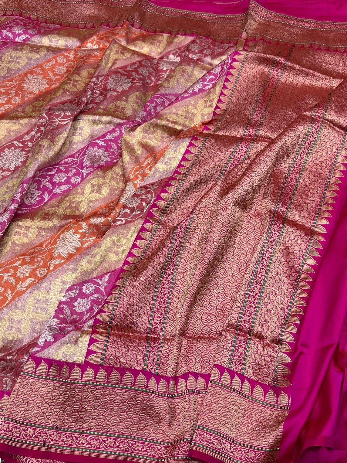 Rani Pink Handwoven Pure Banarasi Rangkaat Silk Saree - Image 3