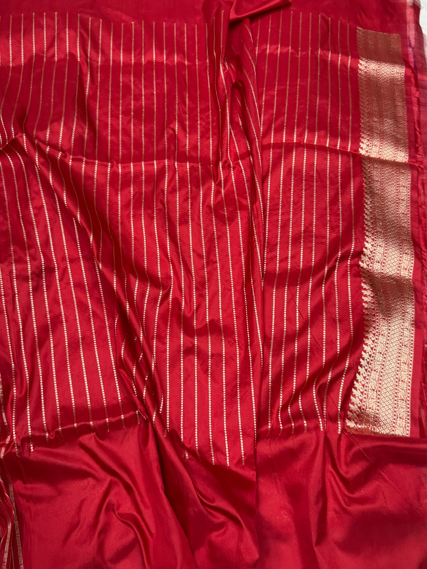 Red Handwoven Pure Banarasi Silk Saree - Image 2