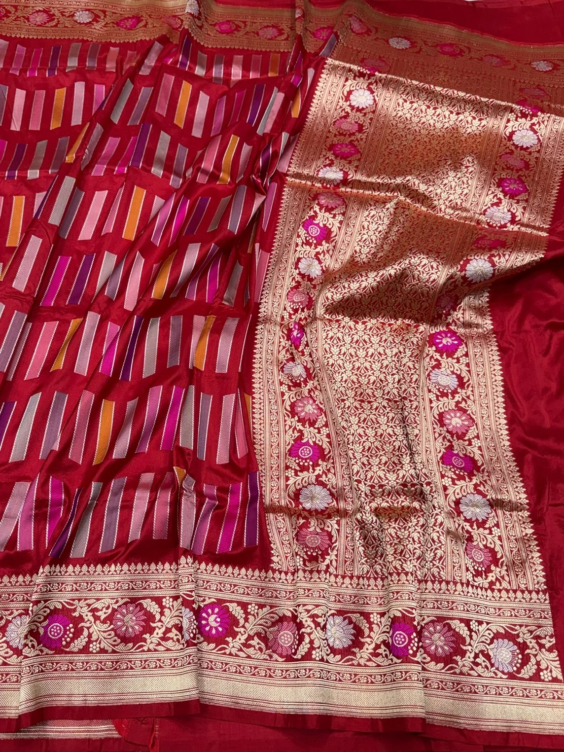 Red Handwoven Pure Banarasi Rangkaat Silk Saree - Image 3