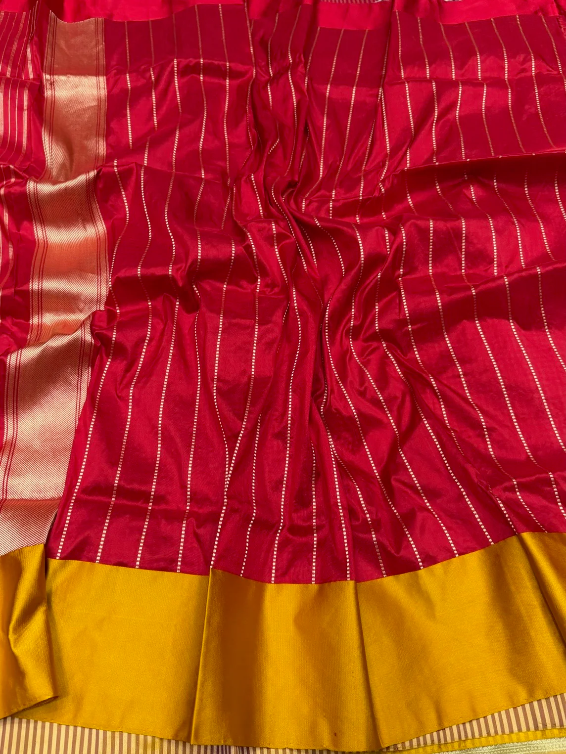 Red Handwoven Pure Banarasi Silk Saree - Image 2