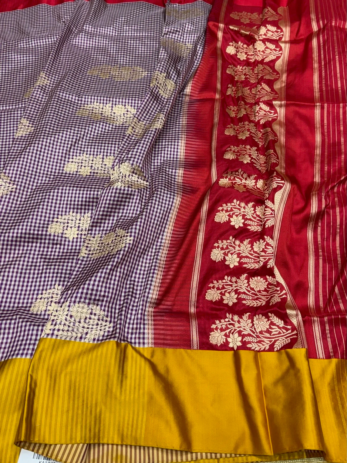 Red Handwoven Pure Banarasi Silk Saree - Image 3