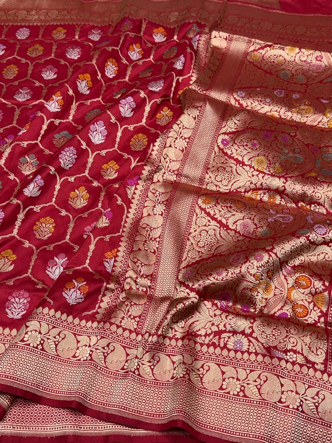 Red Handwoven Pure Banarasi Silk Saree in Kadwa Weave – 100% Katan Mulberry Silk - Image 3