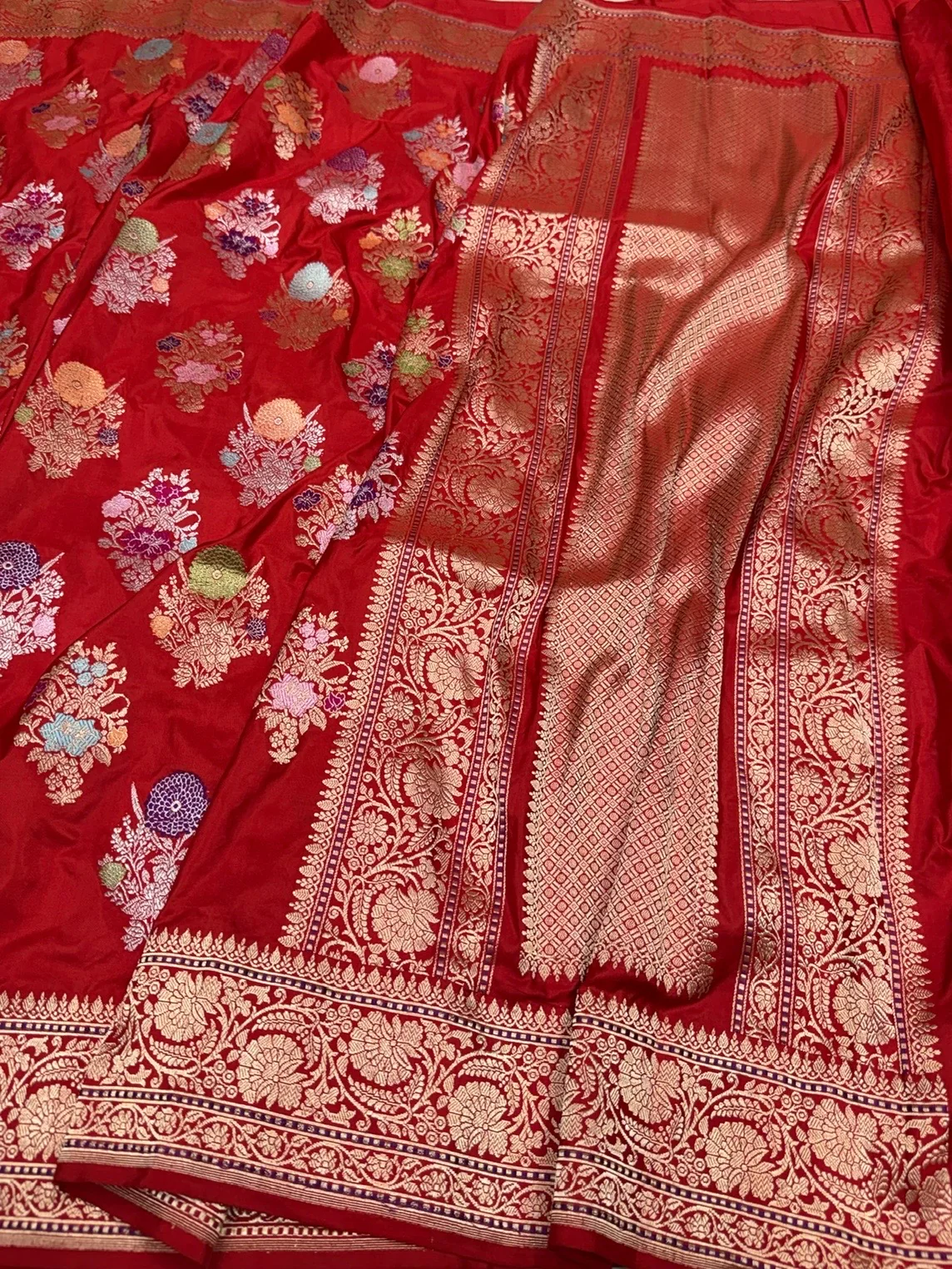 Red Handwoven Pure Banarasi Silk Saree in Kadwa Weave - Image 3